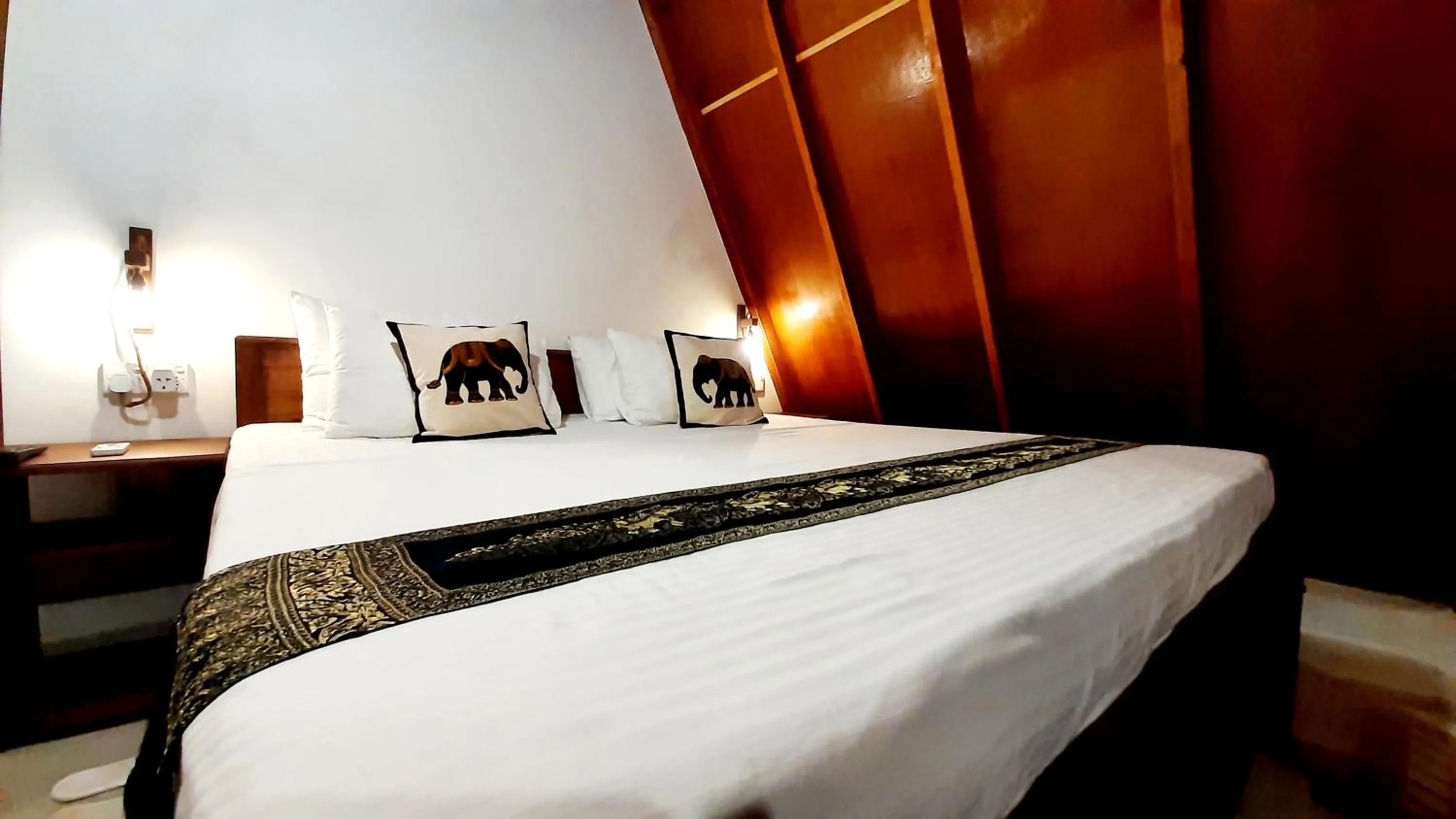 Bed in The Otunna Guest House Sigiriya