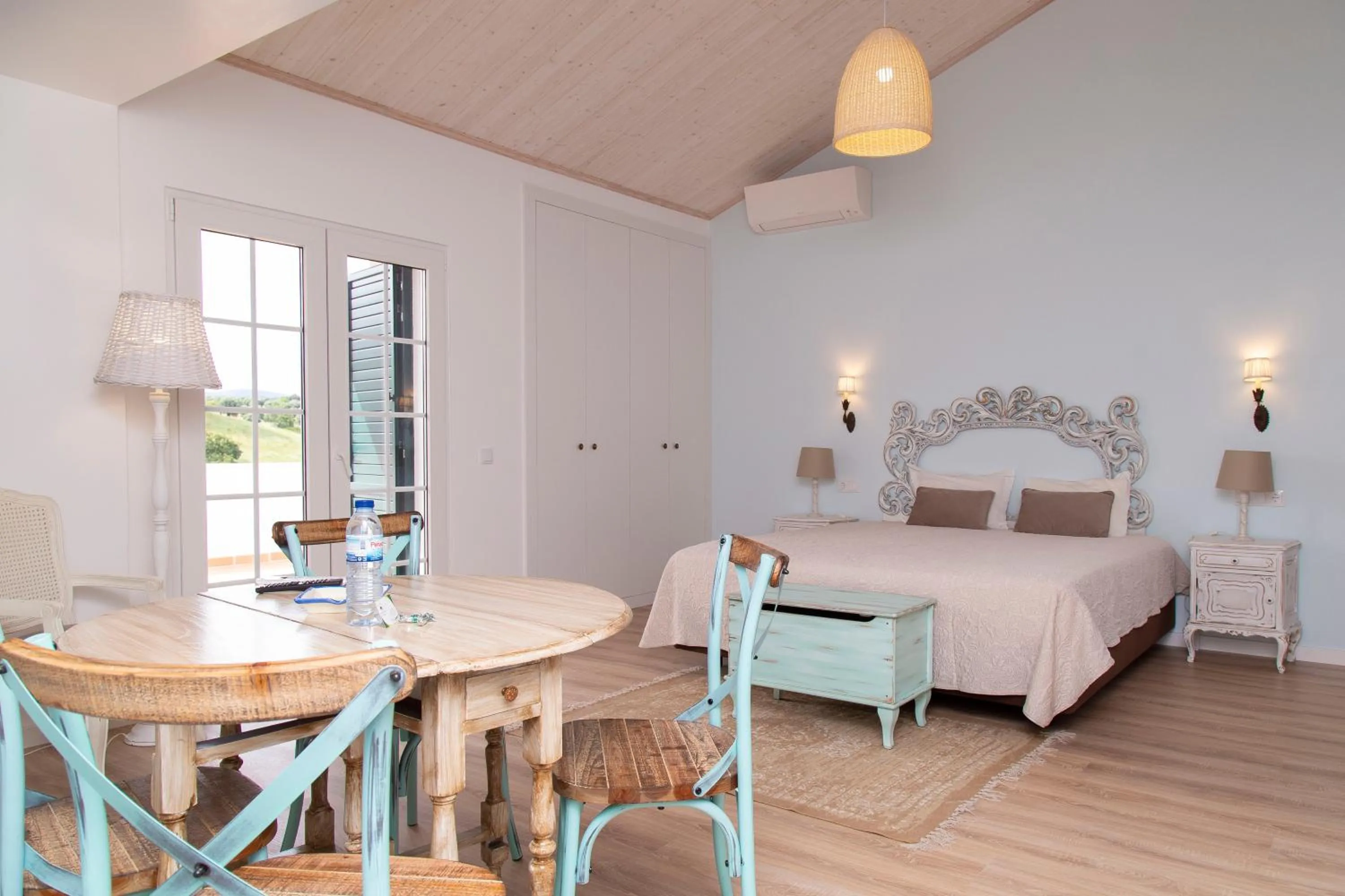 Balcony/Terrace, Bed in Aires da Serra Hotel