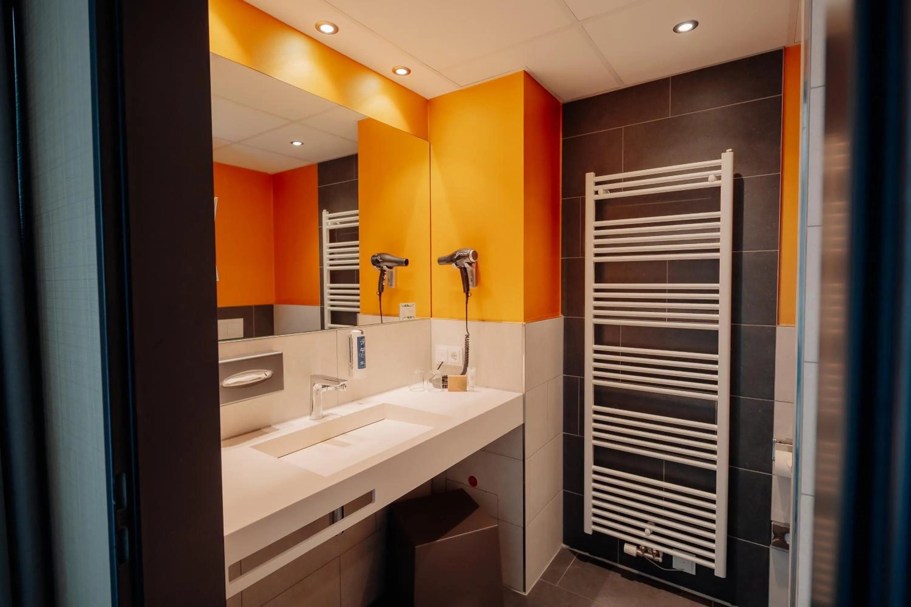 Bathroom in LOOKEN INN Lingen by Hackmann