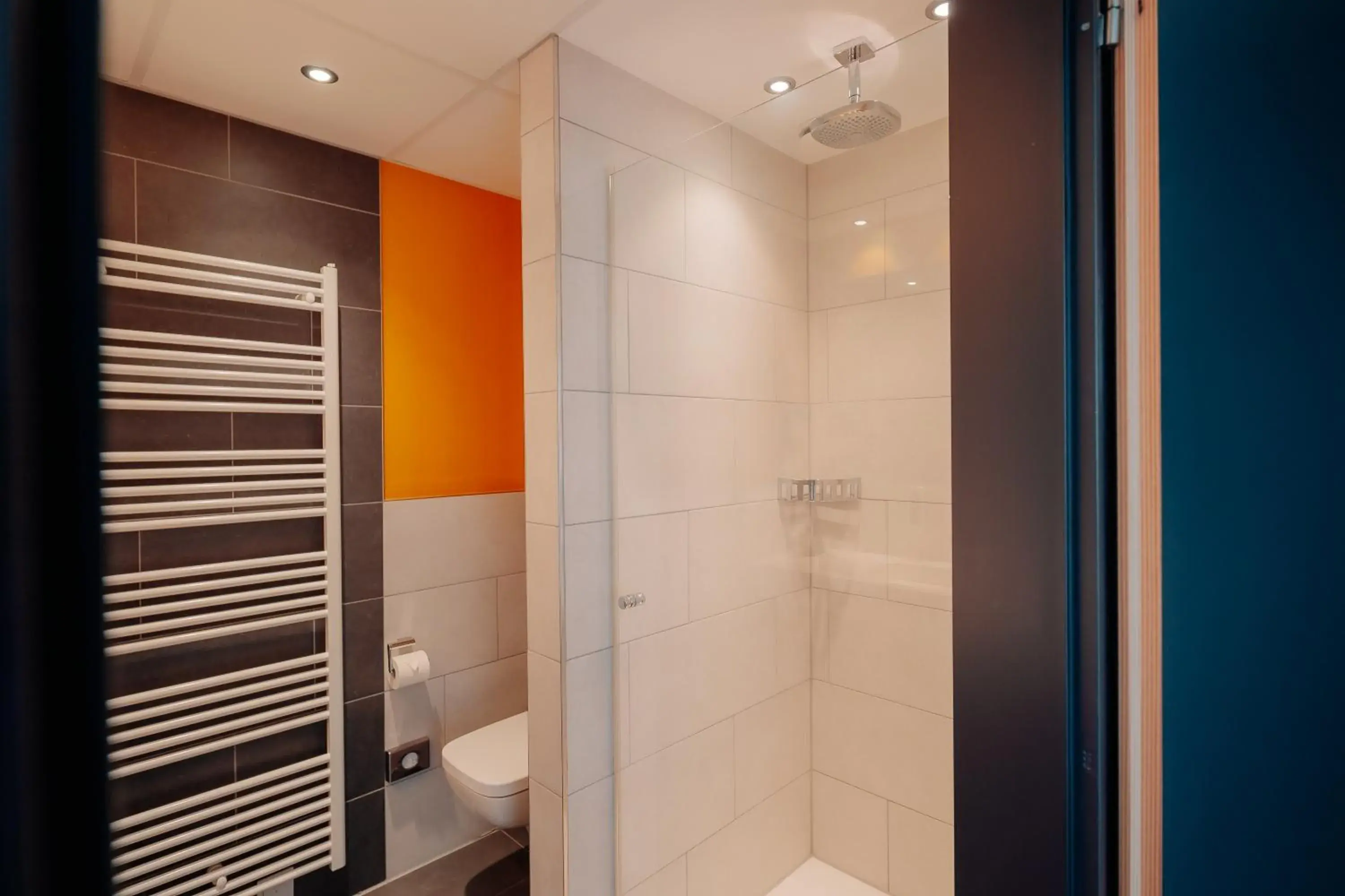 Bathroom in LOOKEN INN Lingen by Hackmann Bathroom in LOOKEN INN Lingen by Hackmann