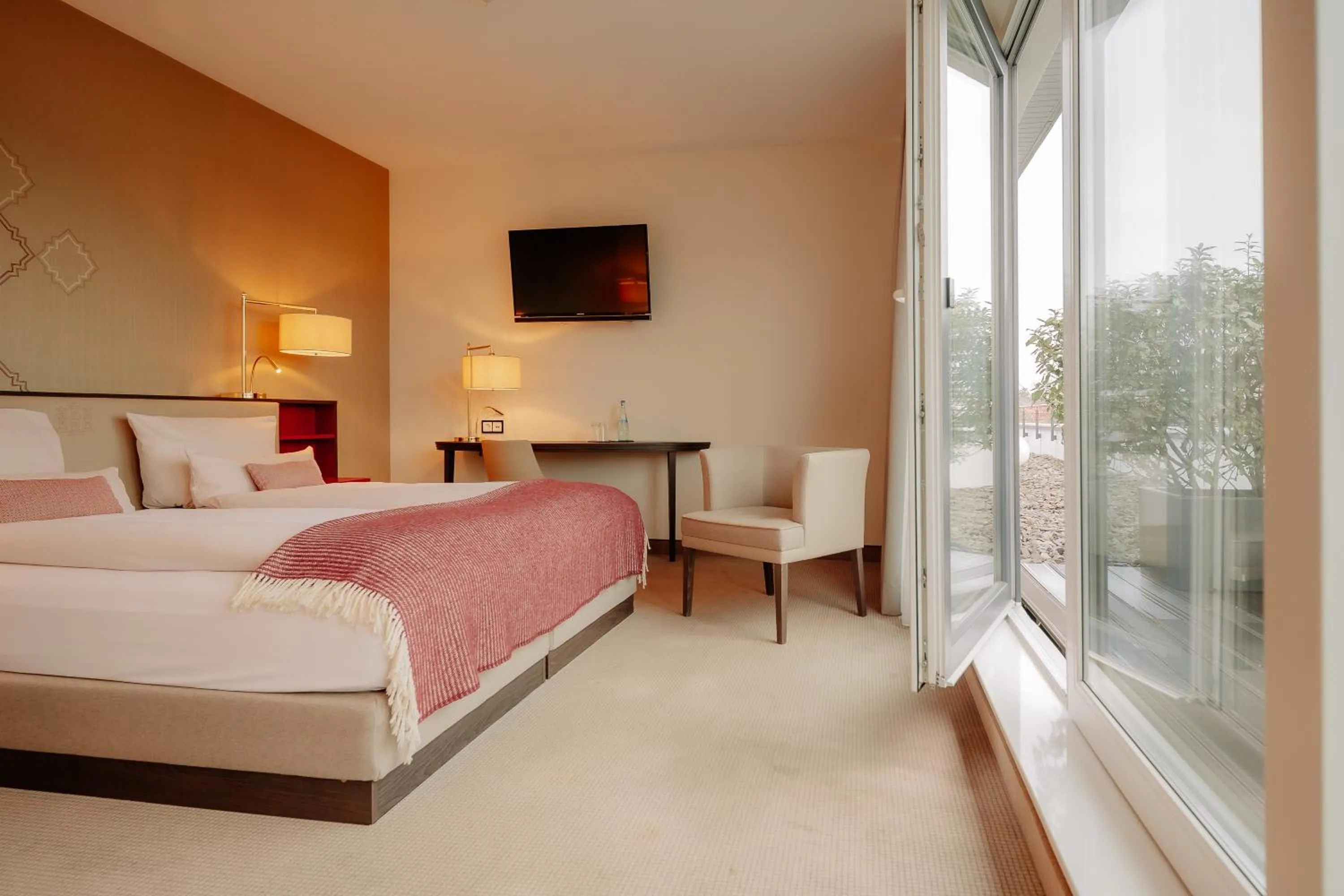 Photo of the whole room, Bed in LOOKEN INN Lingen by Hackmann