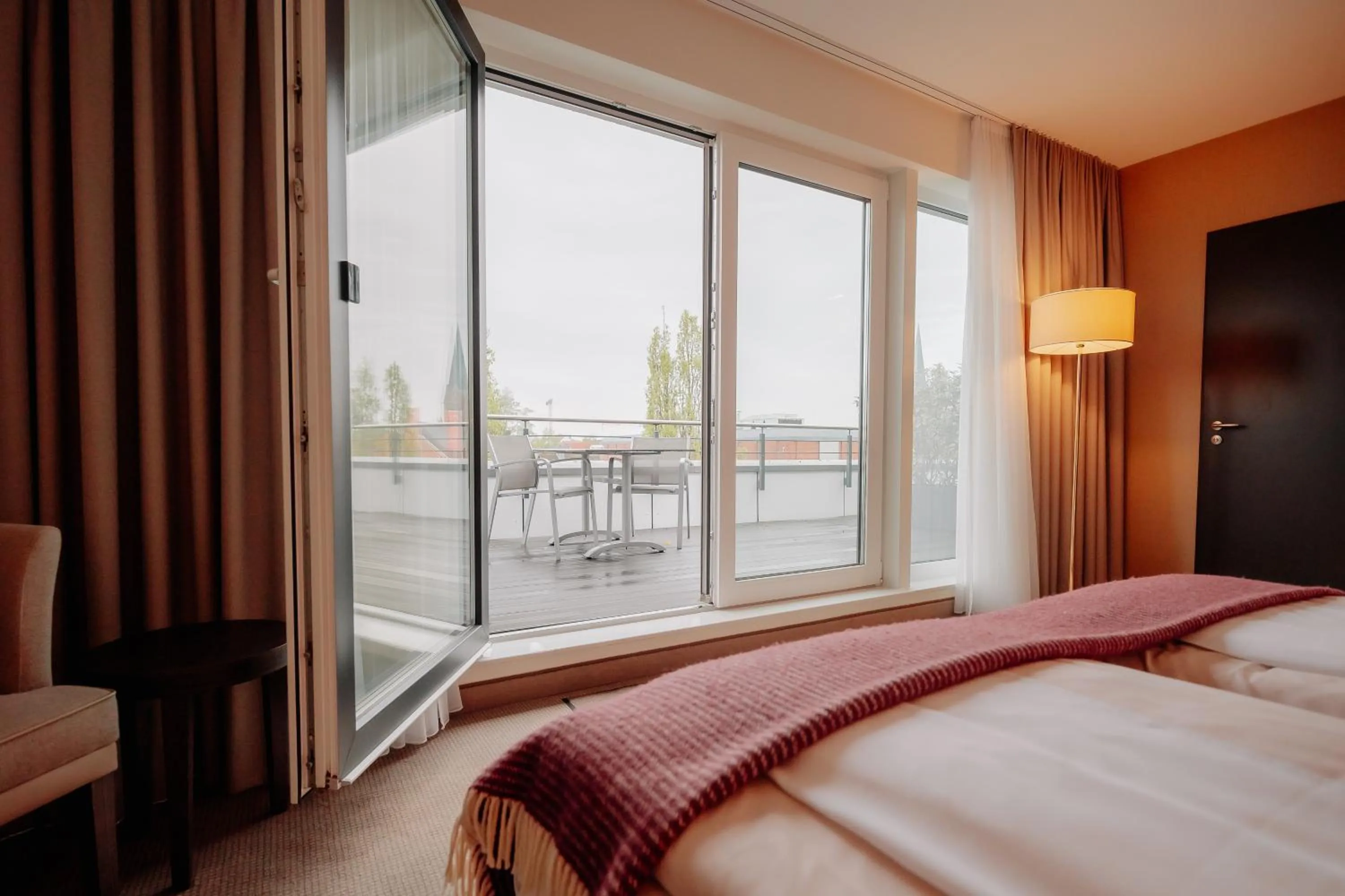 Photo of the whole room, Bed in LOOKEN INN Lingen by Hackmann