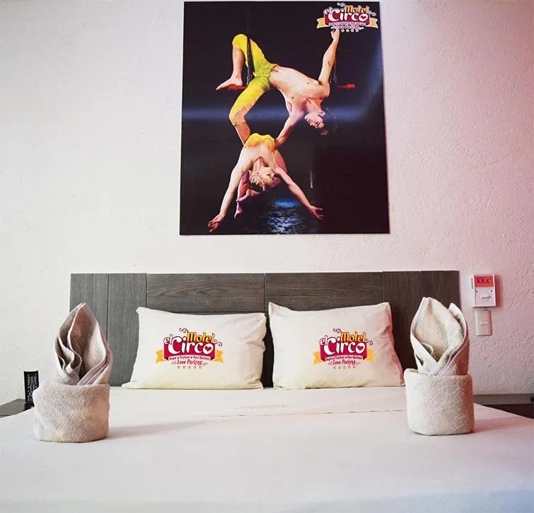 Bed in Motel el Circo