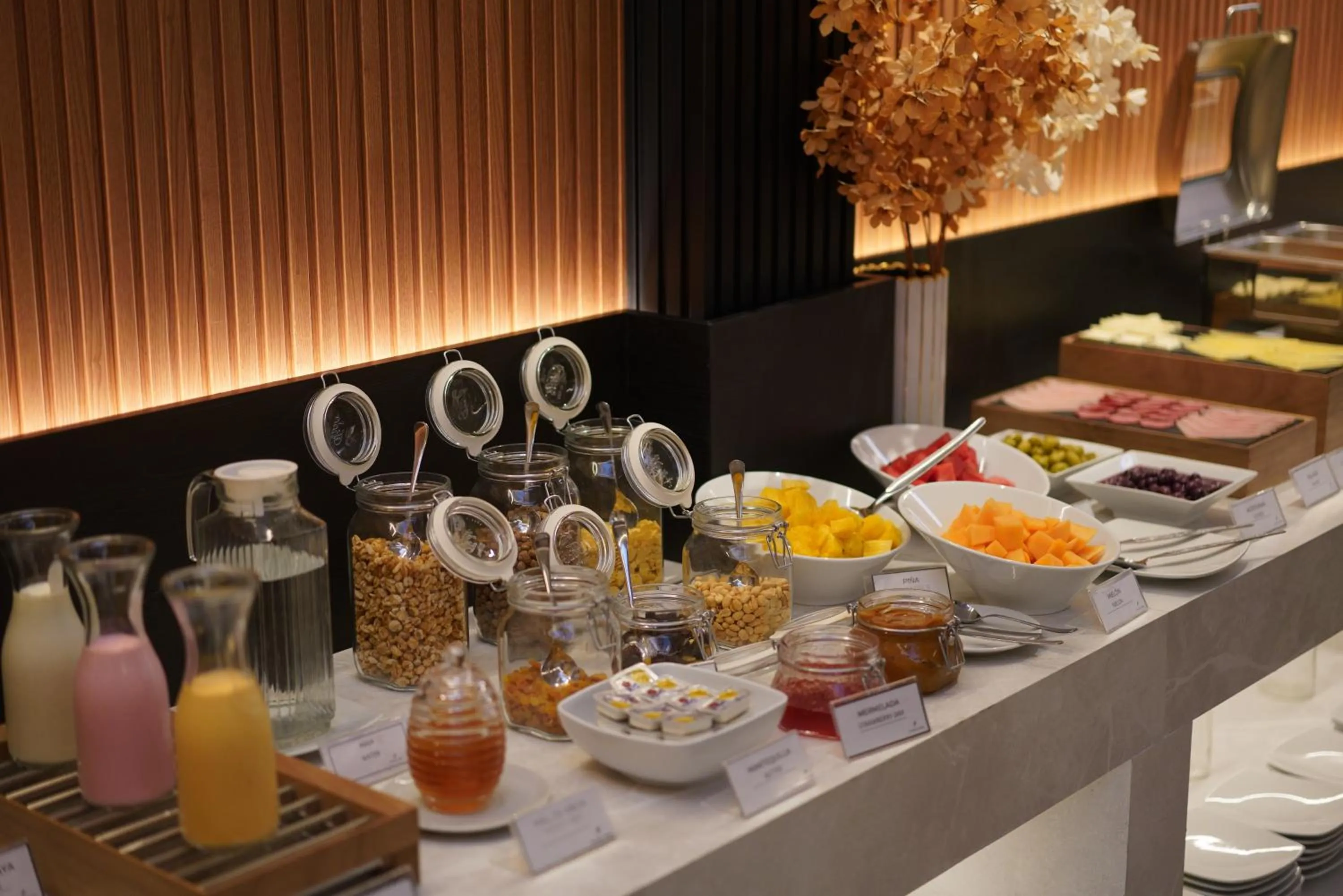 Food and drinks in Hotel Ferré Miraflores