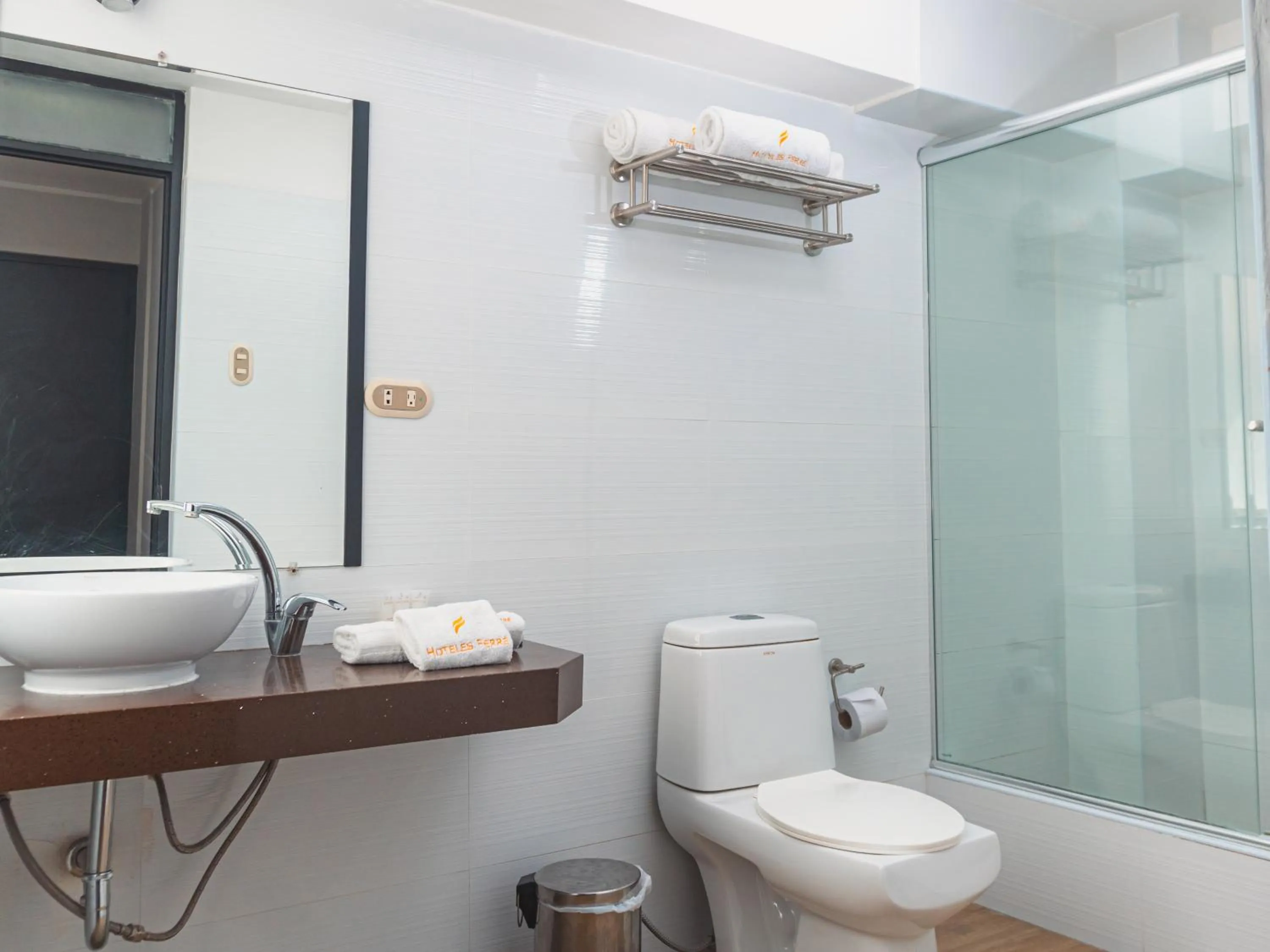 Shower in Hotel Ferré Miraflores