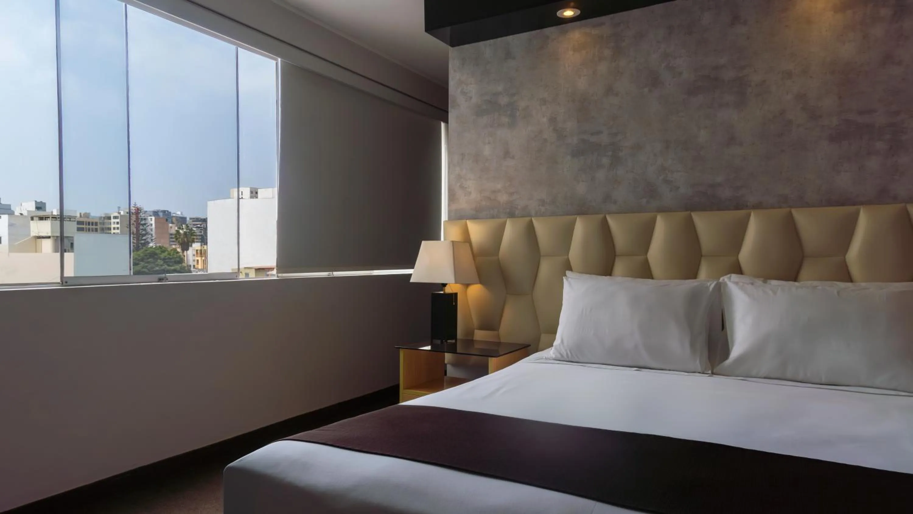 Quiet street view, Bed in Hotel Ferré Miraflores