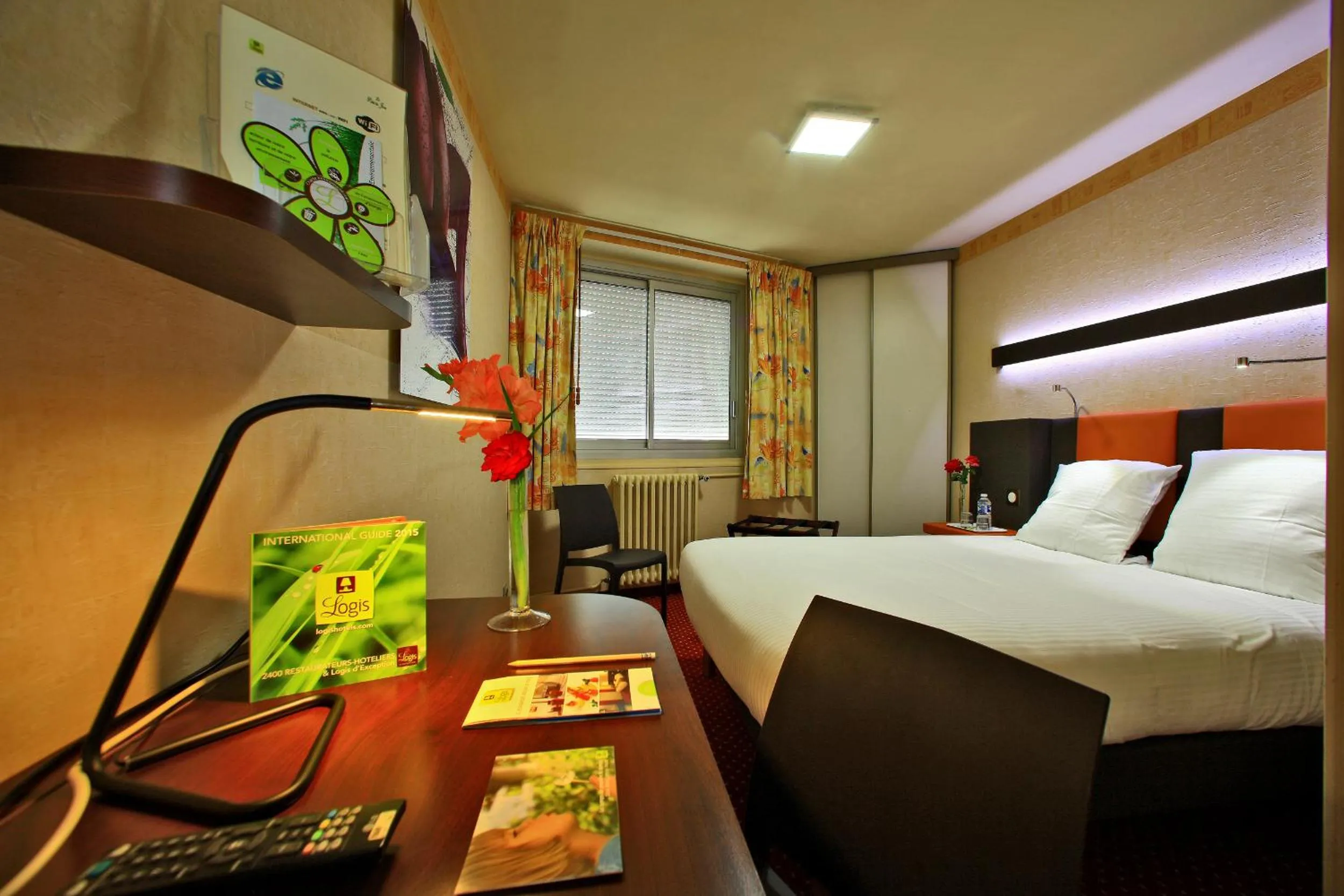 Photo of the whole room in Le Point Du Jour