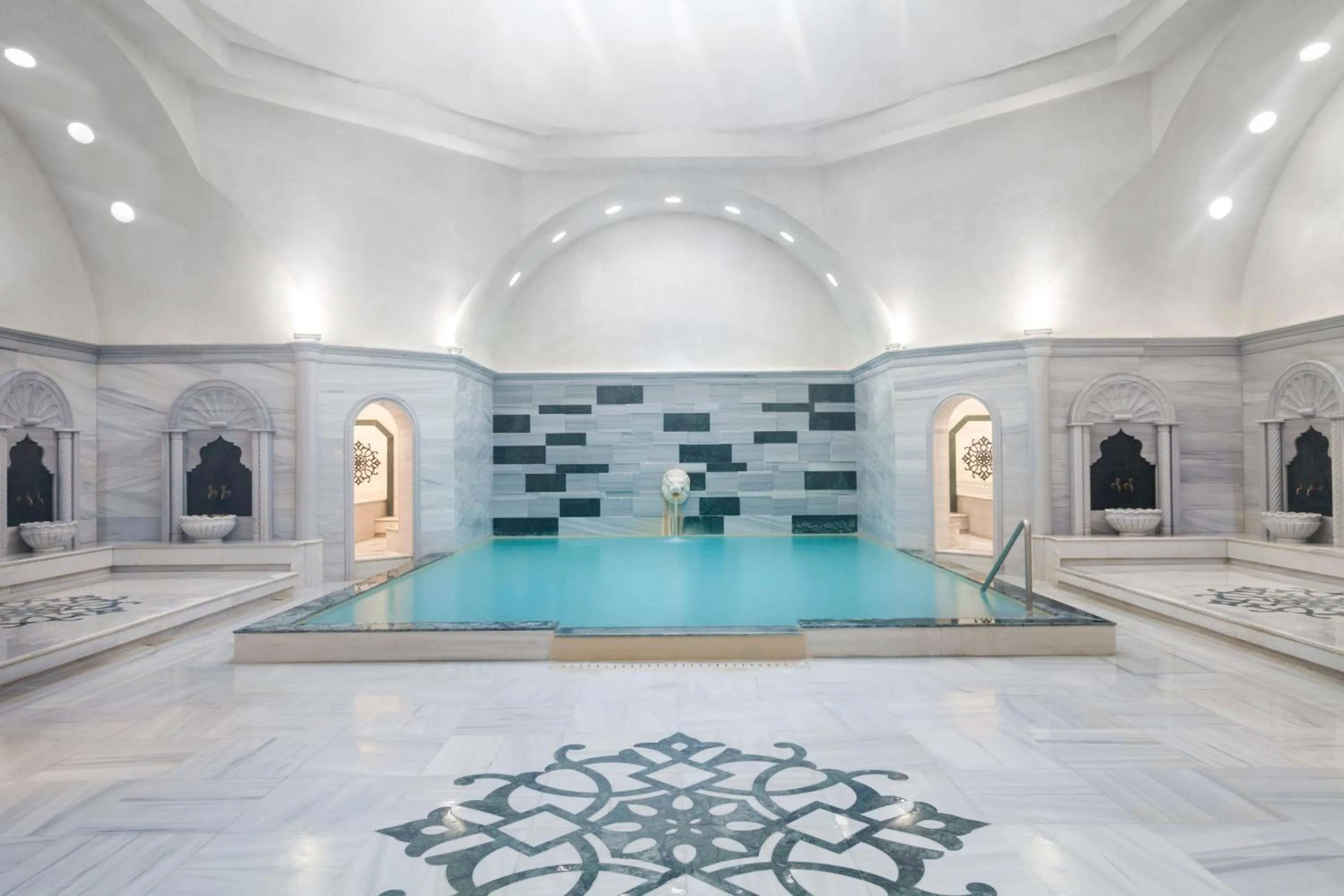 Swimming pool in Gulumser Hatun Termal Hotel & Spa