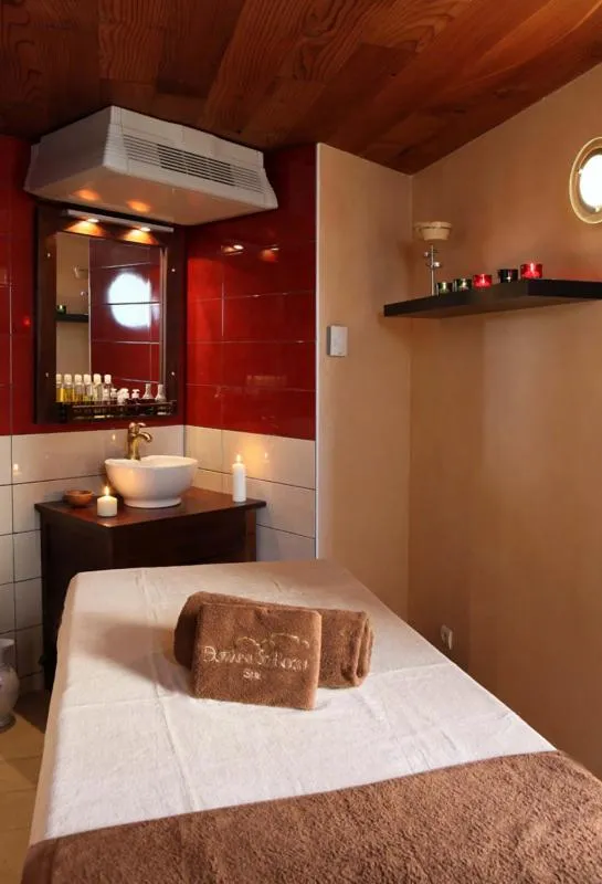 Spa and wellness centre/facilities, Bed in Domaine Saint-Roch Hotel Spa