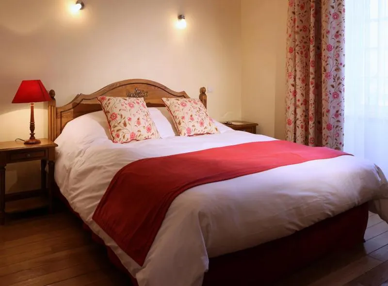 Bedroom, Bed in Domaine Saint-Roch Hotel Spa