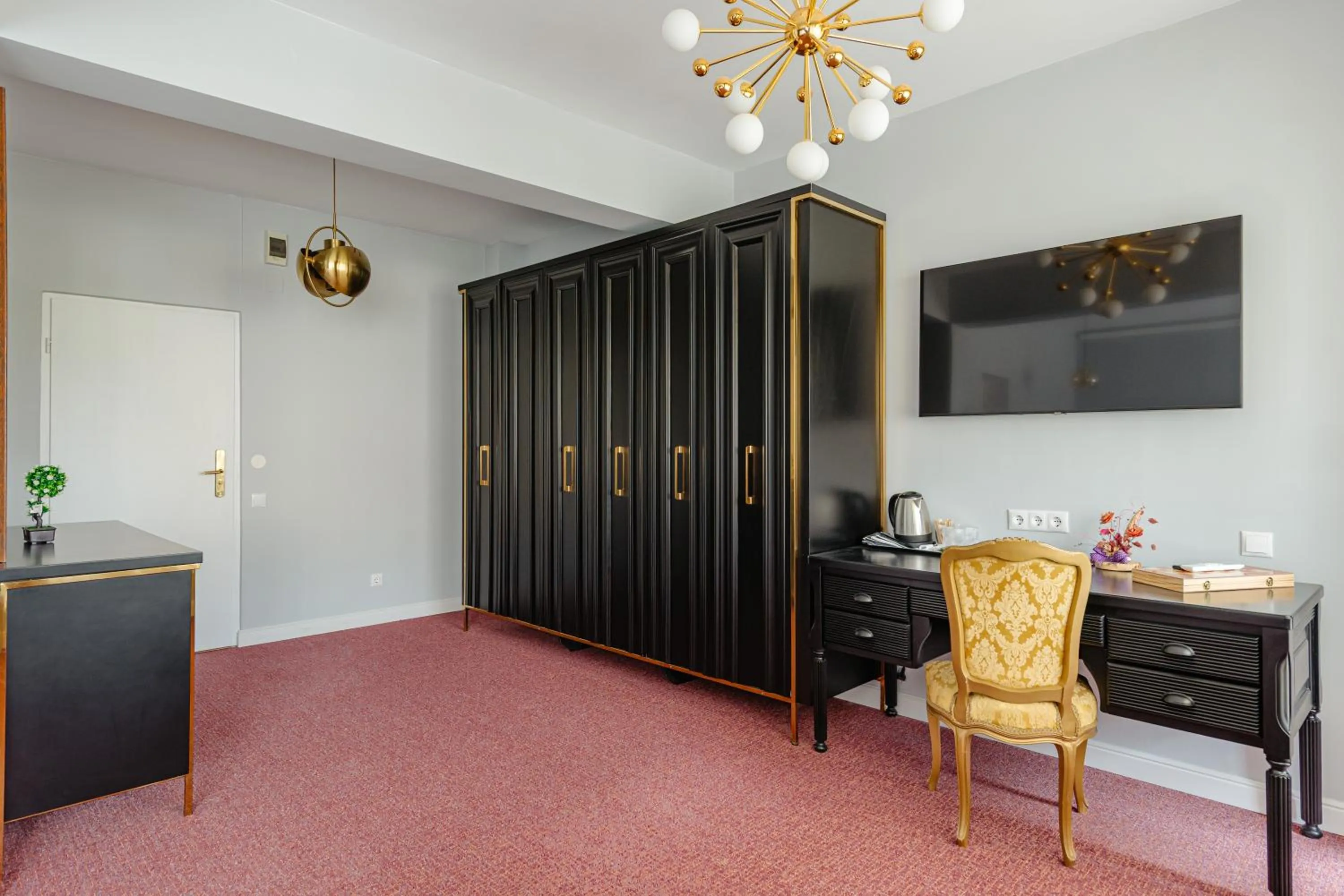 wardrobe in Hotel Rusca