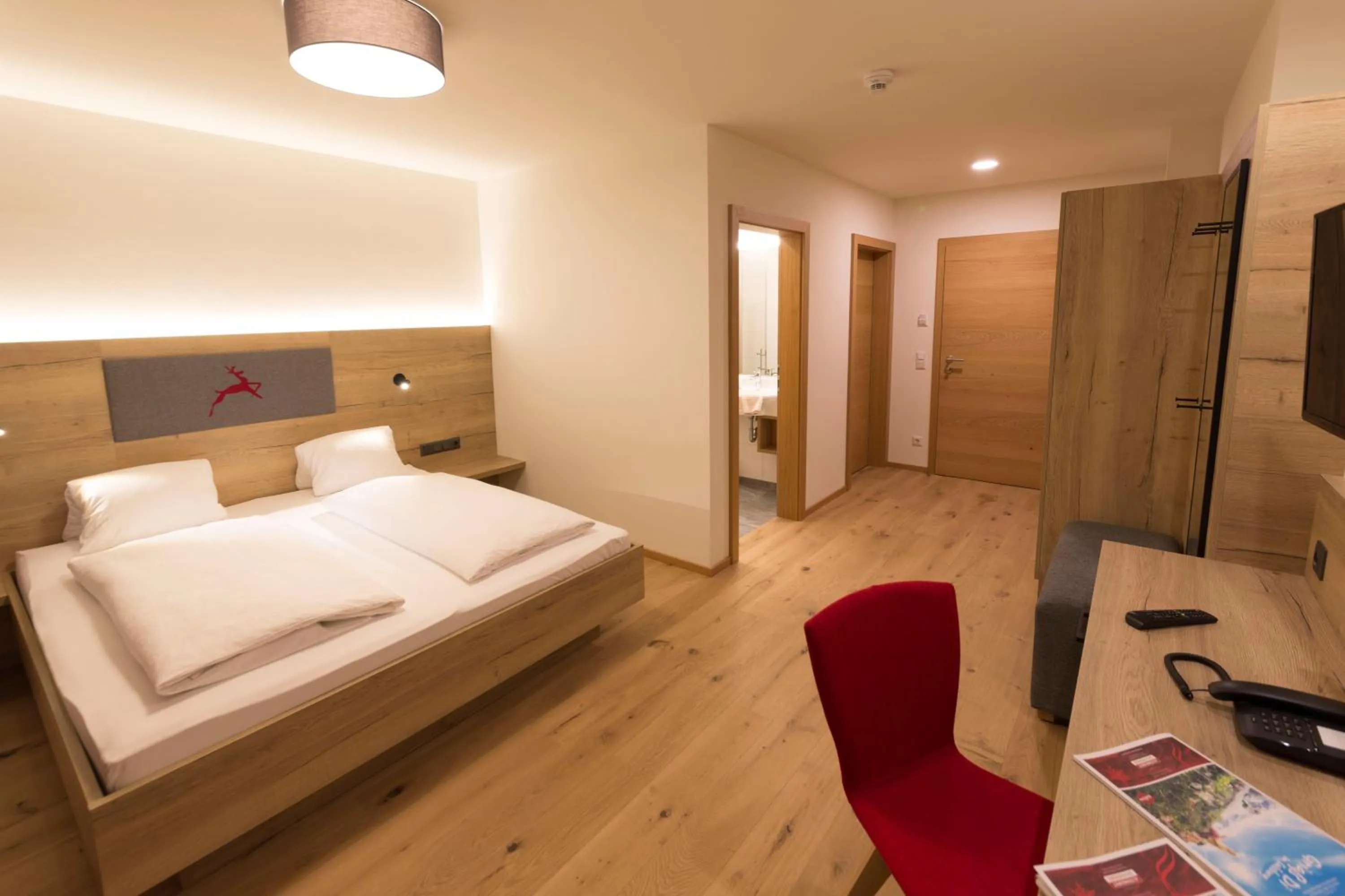 Bathroom, Bed in Hotel Rosner