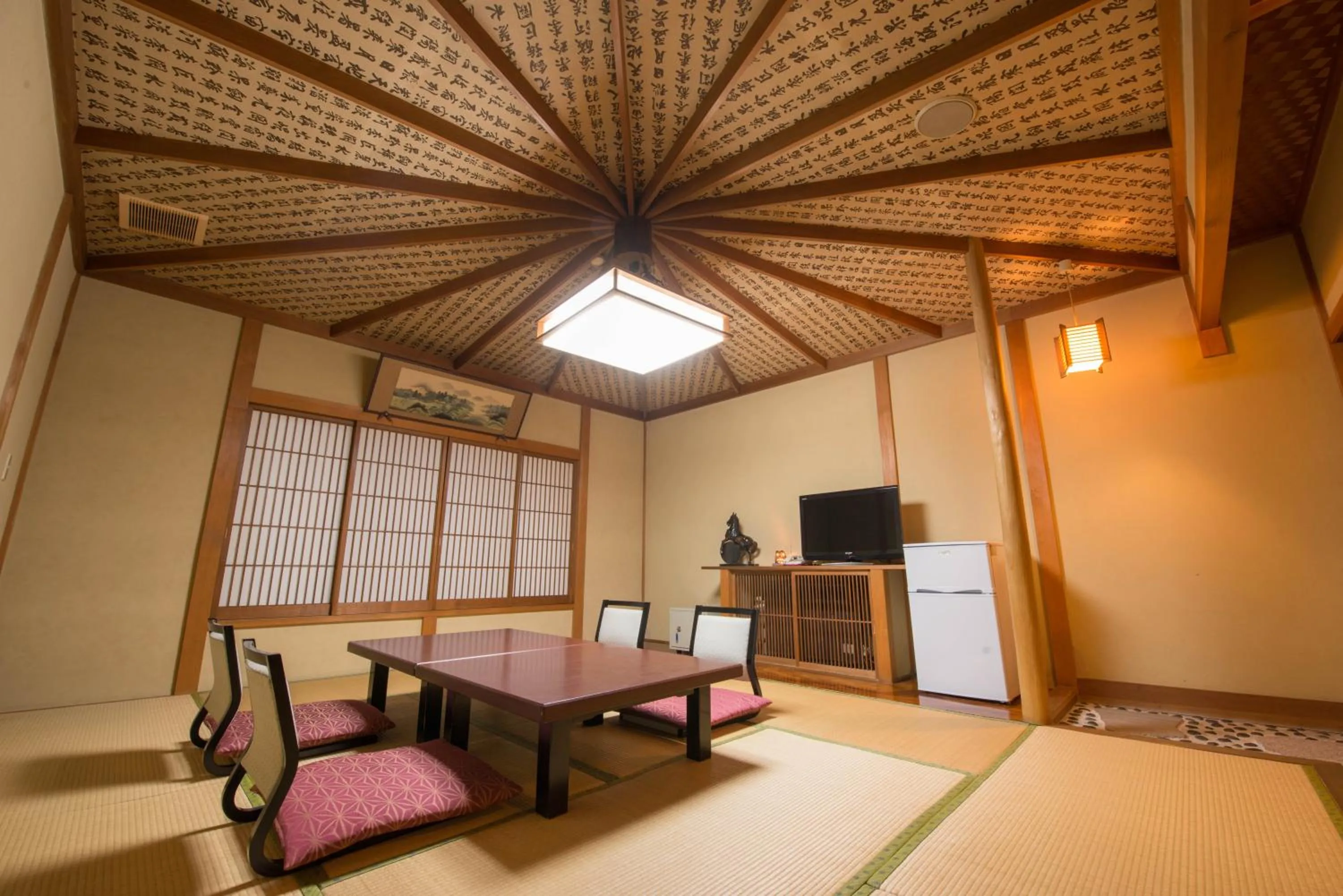 Photo of the whole room in Kappo Ryokan Shiroyama