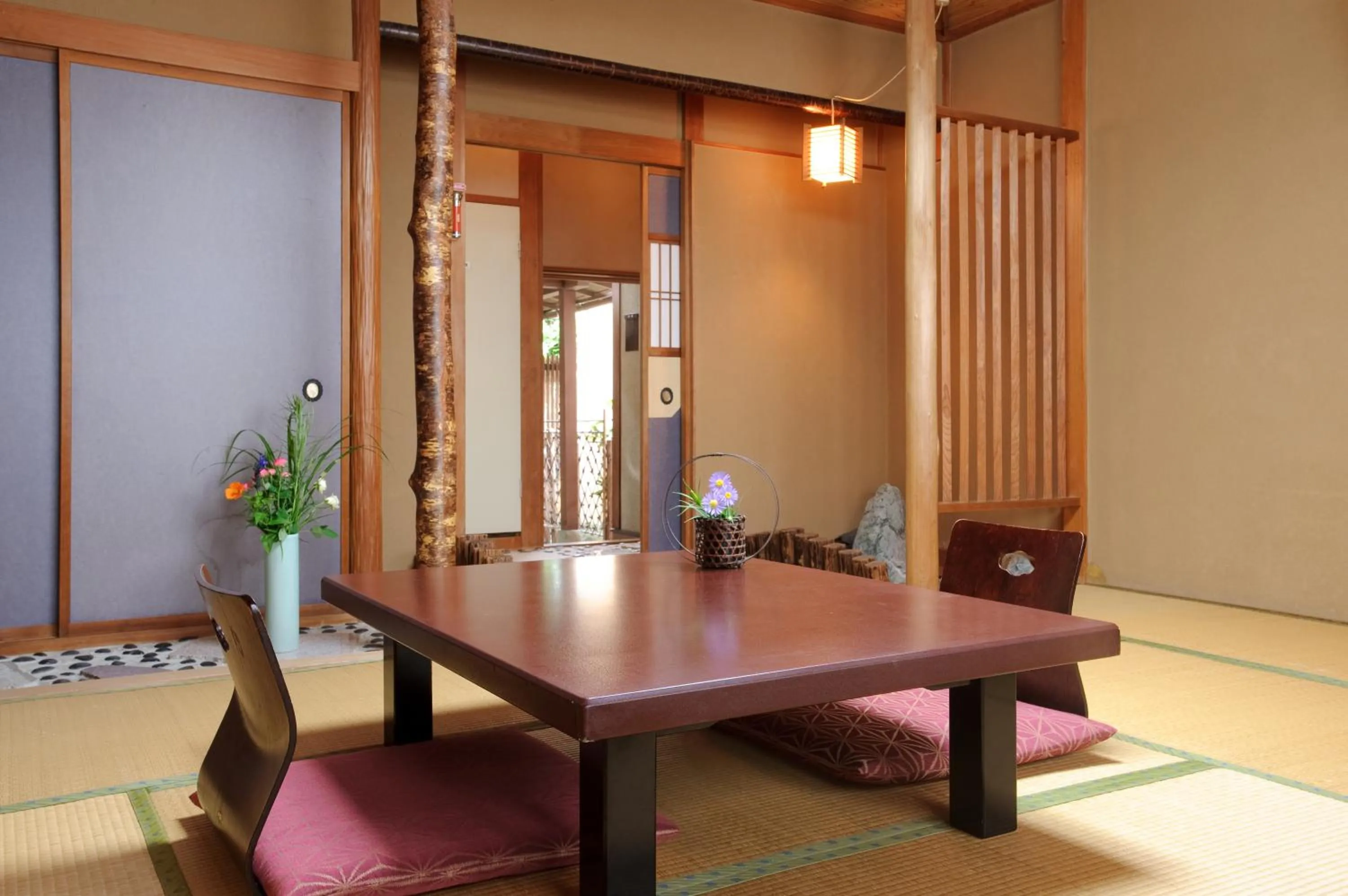 Photo of the whole room in Kappo Ryokan Shiroyama