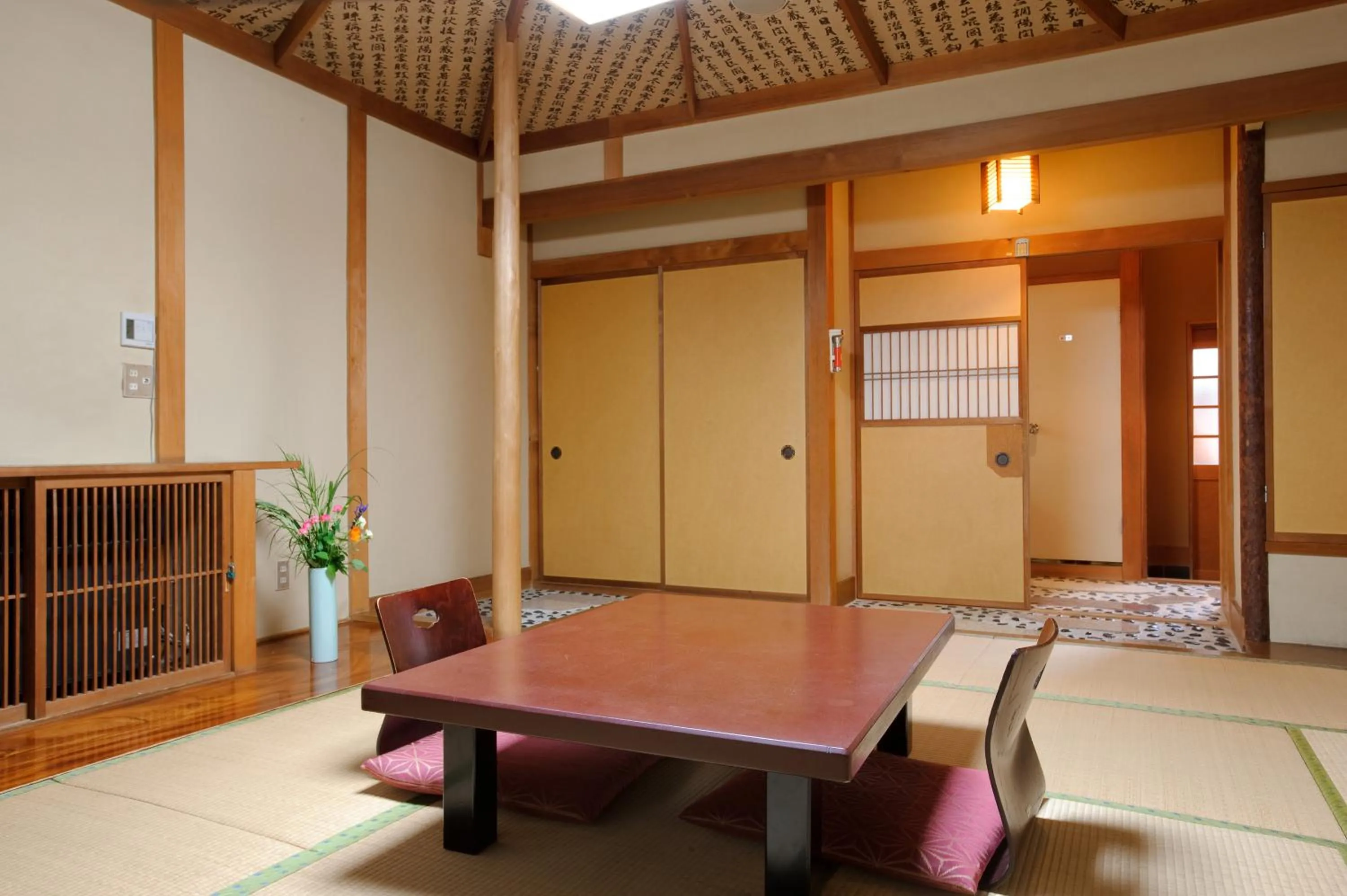 Photo of the whole room in Kappo Ryokan Shiroyama