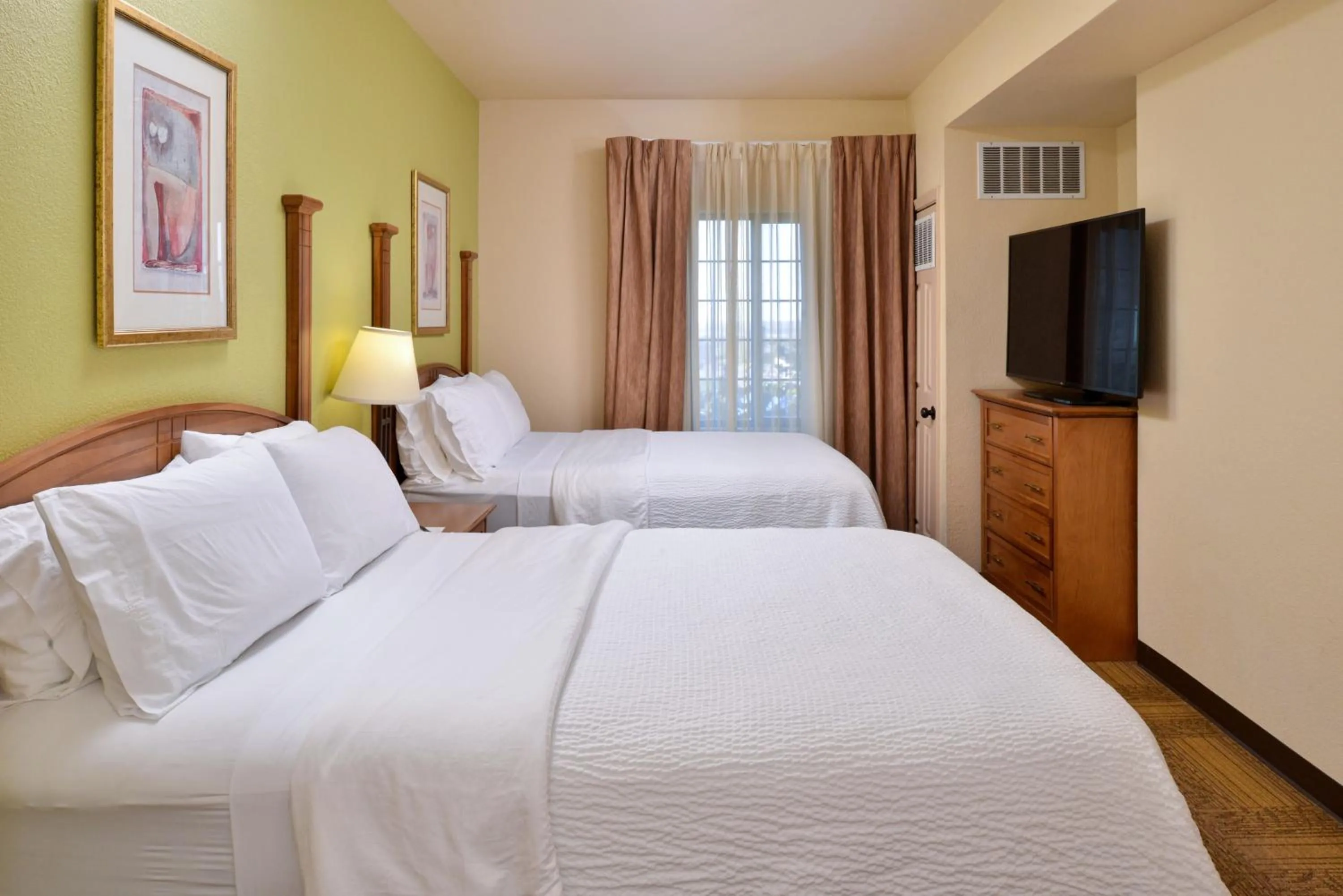 Photo of the whole room, Bed in Staybridge Suites Las Cruces by IHG