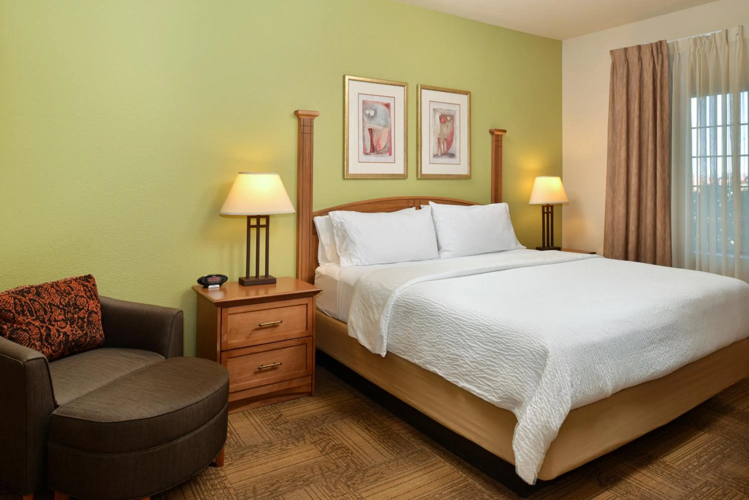 Bed in Staybridge Suites Las Cruces by IHG