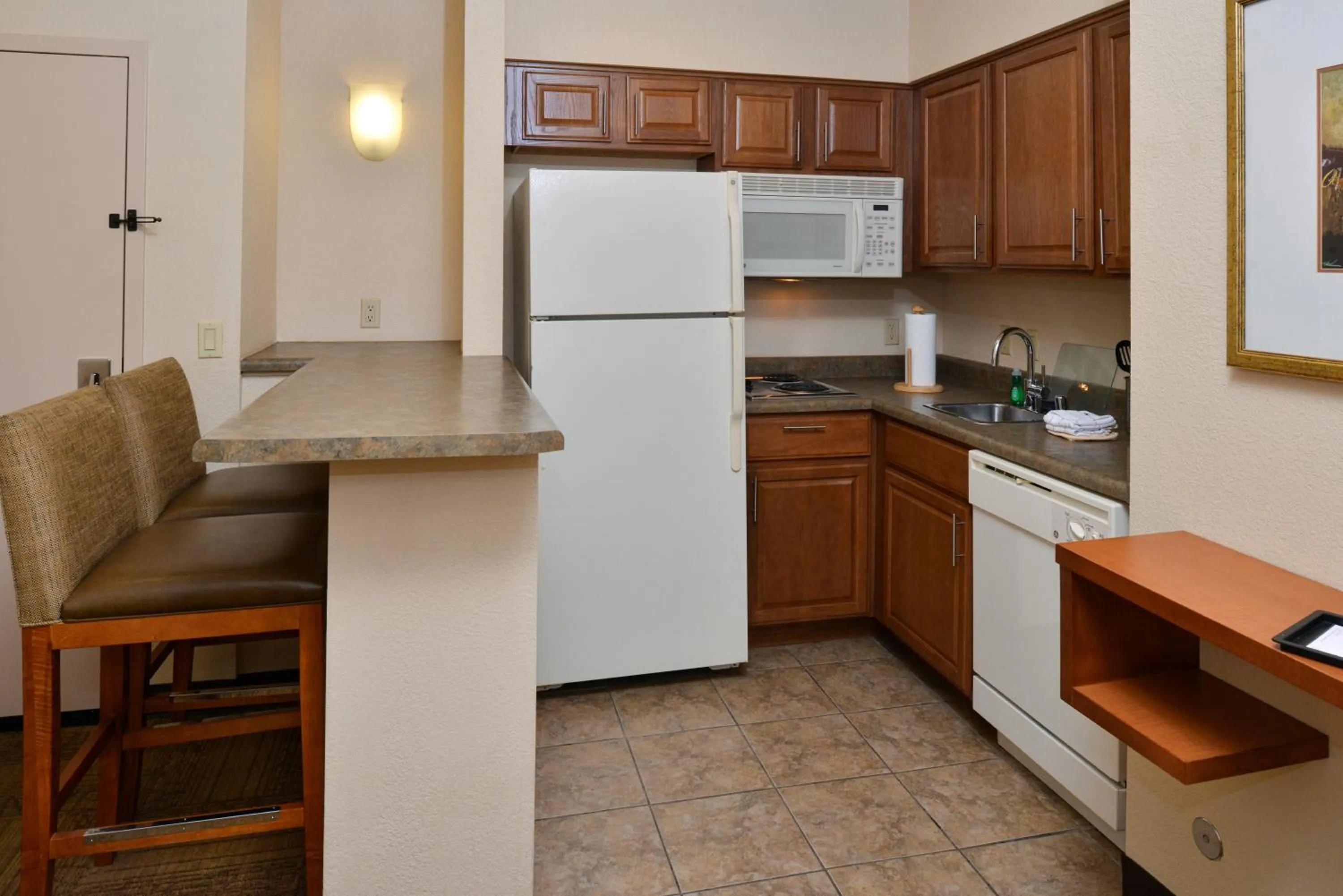 kitchen in Staybridge Suites Las Cruces by IHG