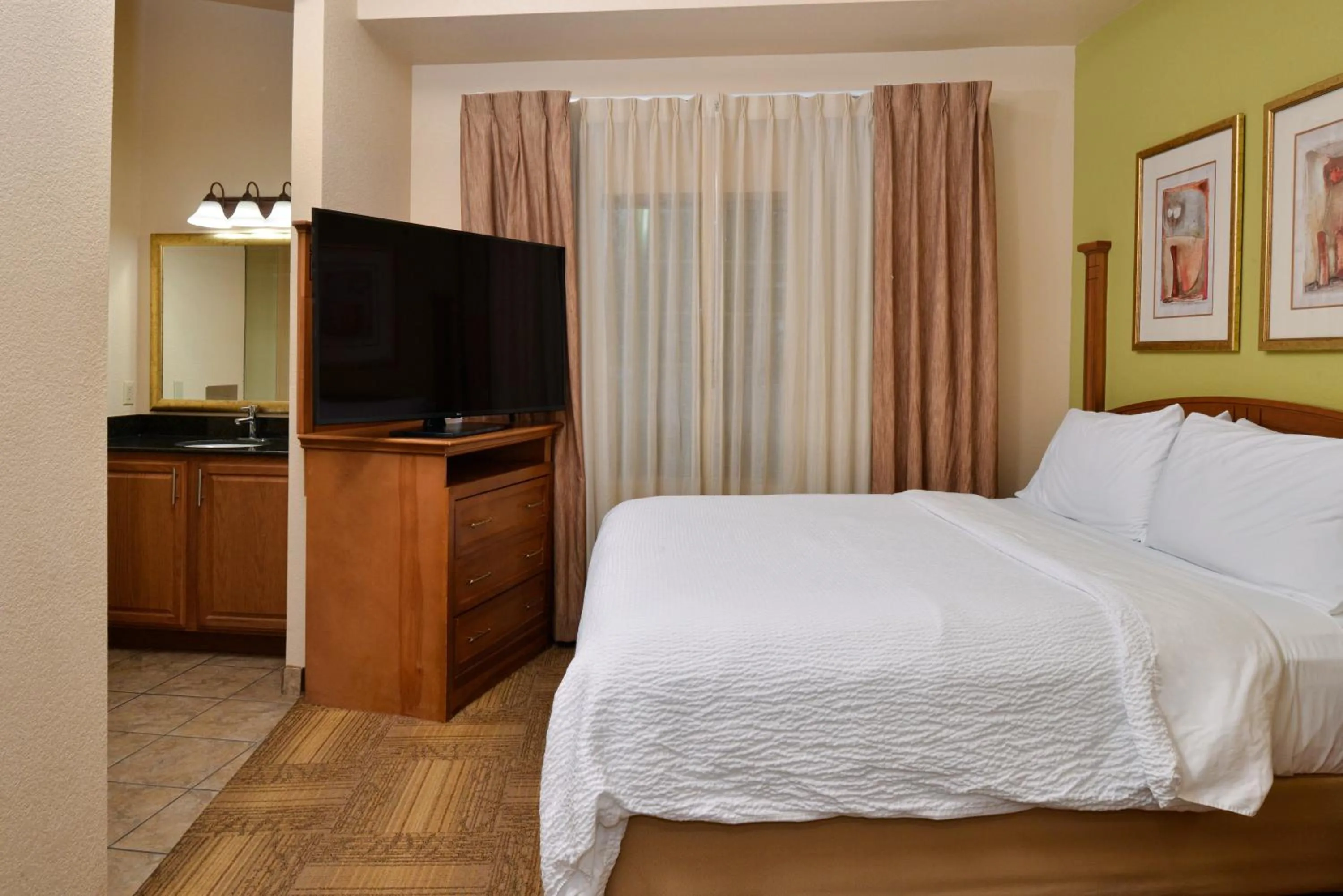 Bed in Staybridge Suites Las Cruces by IHG