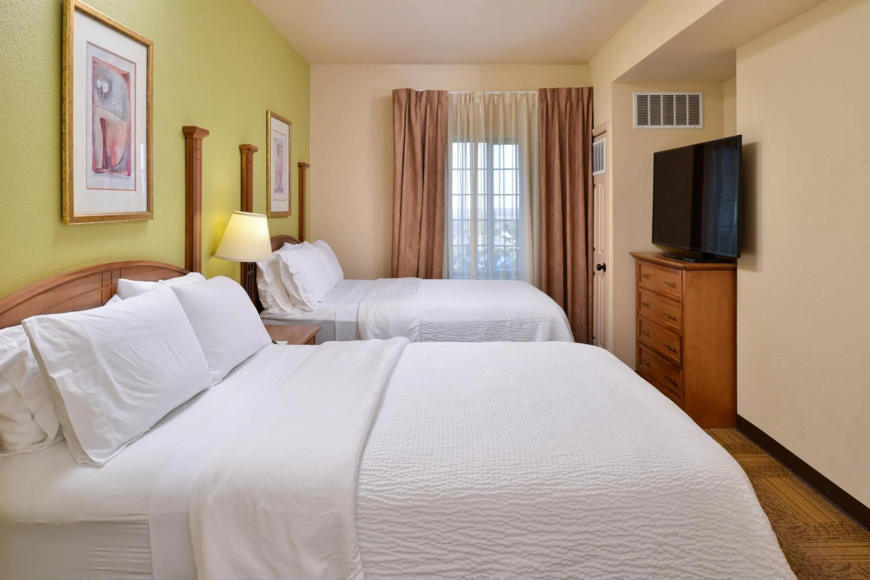 Bed in Staybridge Suites Las Cruces by IHG