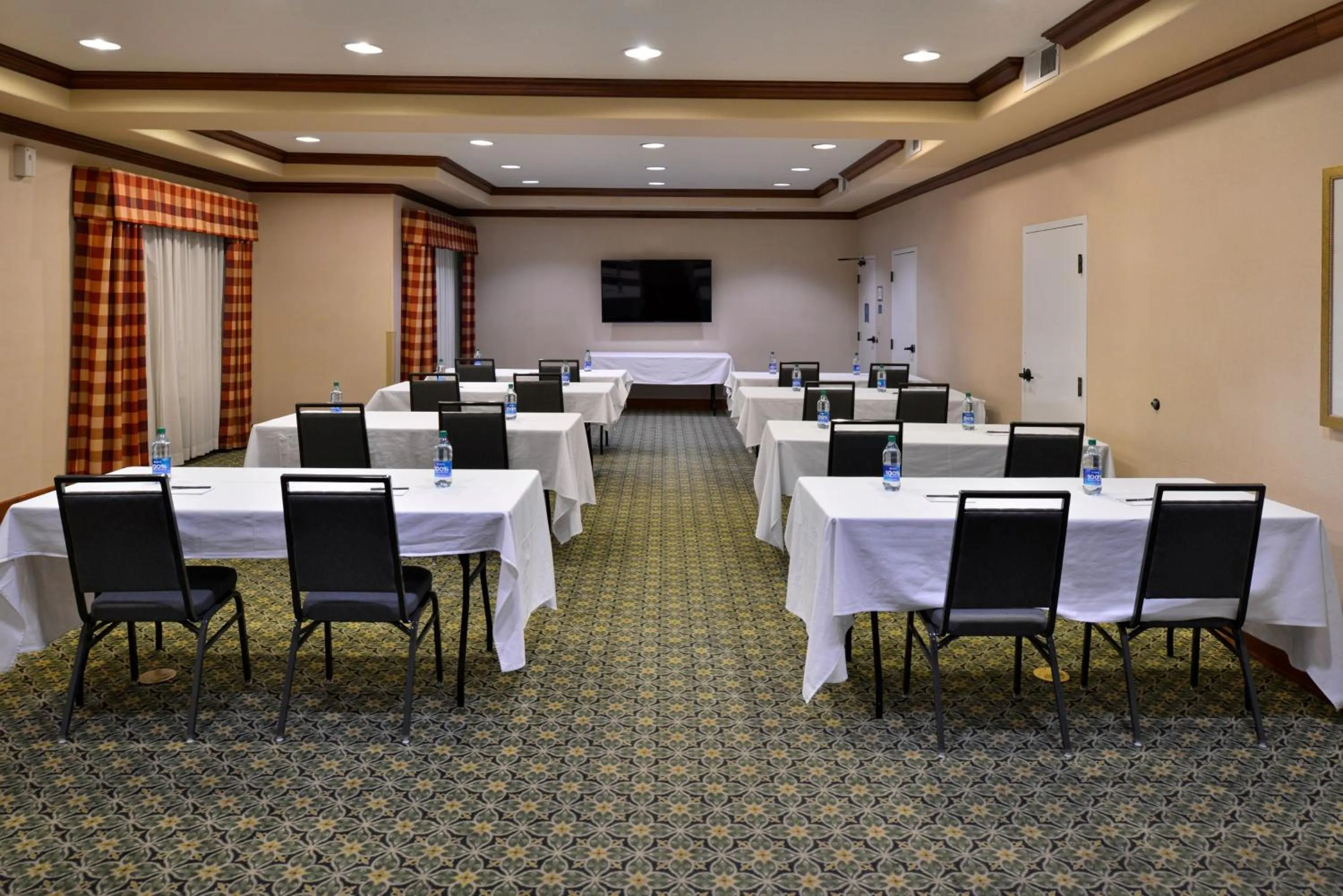 Meeting/conference room in Staybridge Suites Las Cruces by IHG