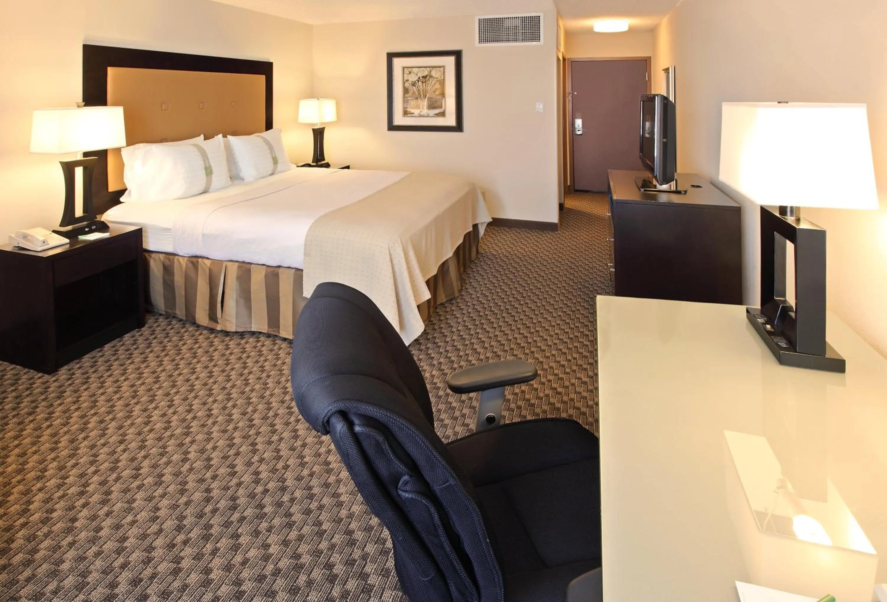 Photo of the whole room, Bed in Holiday Inn Little Rock-Airport-Conference Center by IHG