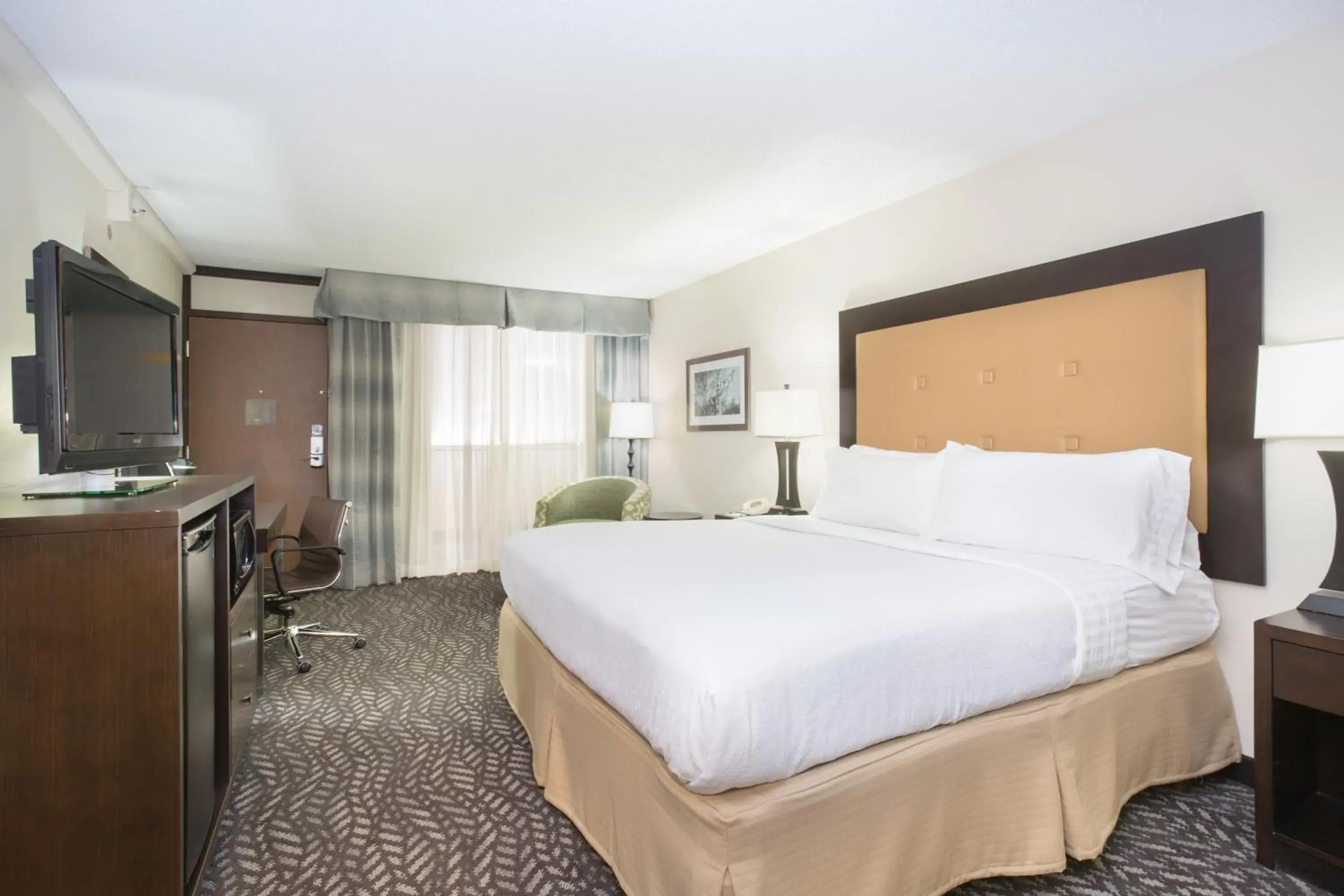 Bed in Holiday Inn Little Rock-Airport-Conference Center by IHG Bed in Holiday Inn Little Rock-Airport-Conference Center by IHG
