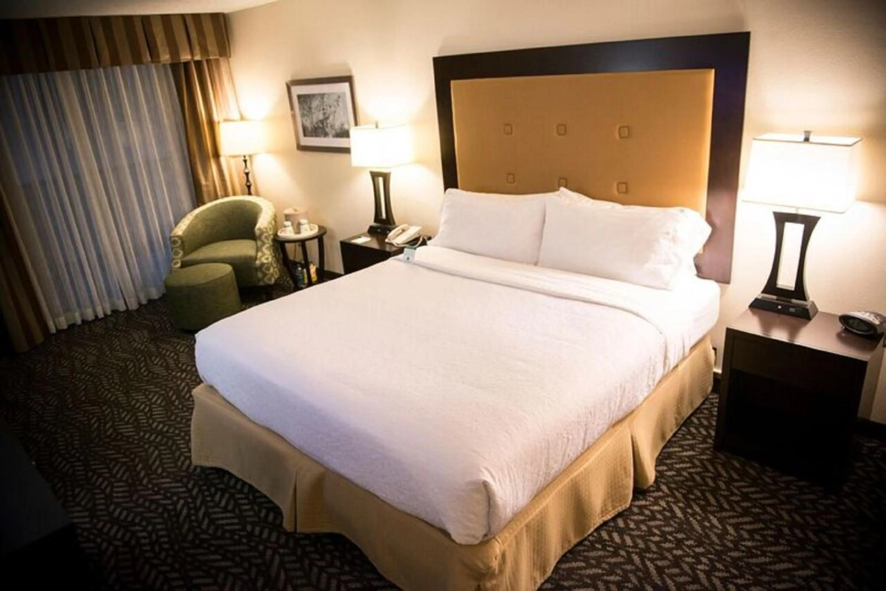 Photo of the whole room, Bed in Holiday Inn Little Rock-Airport-Conference Center by IHG