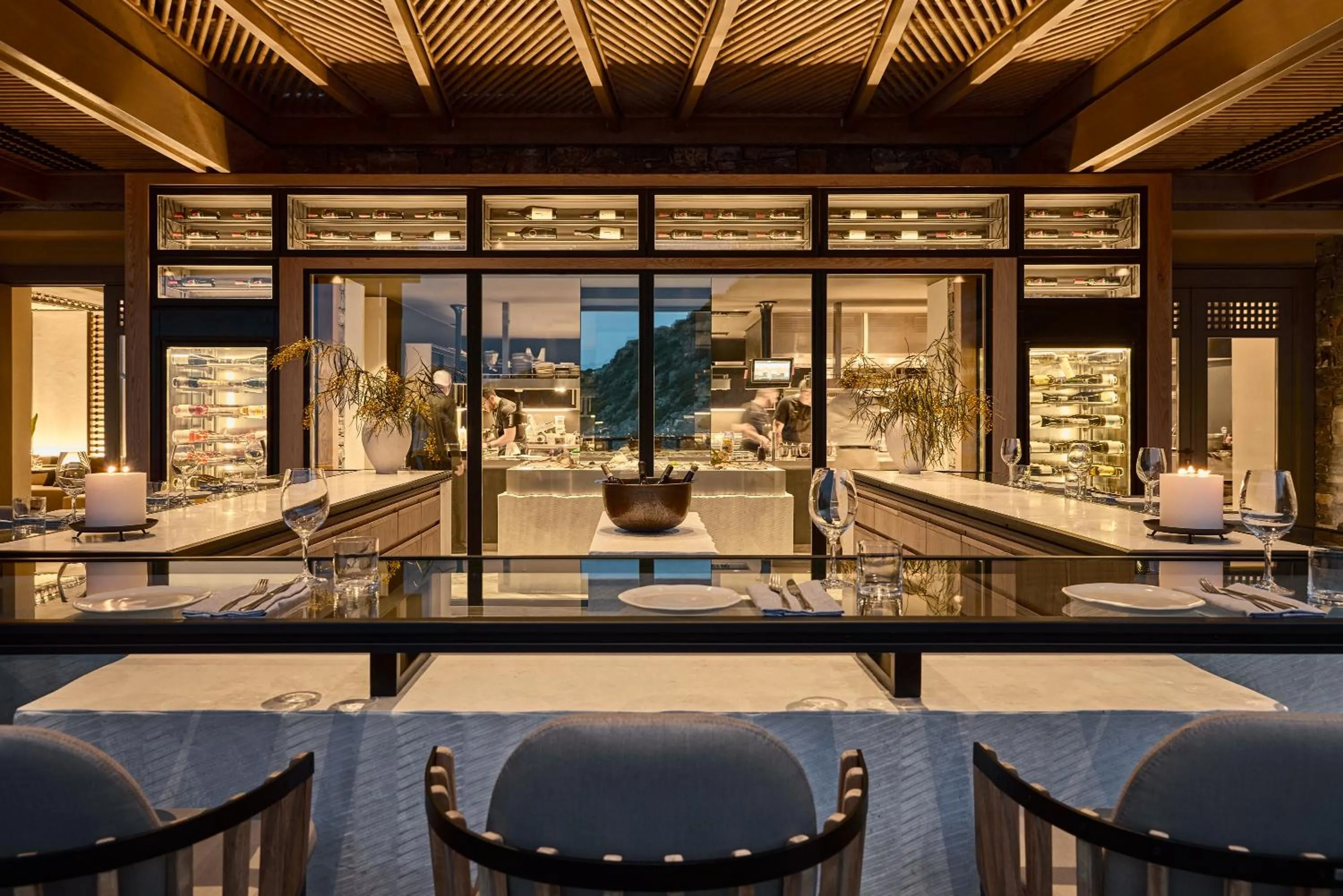 Restaurant/places to eat in Daios Cove