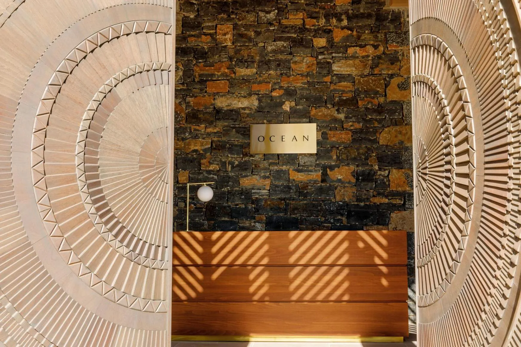 Restaurant/places to eat in Daios Cove