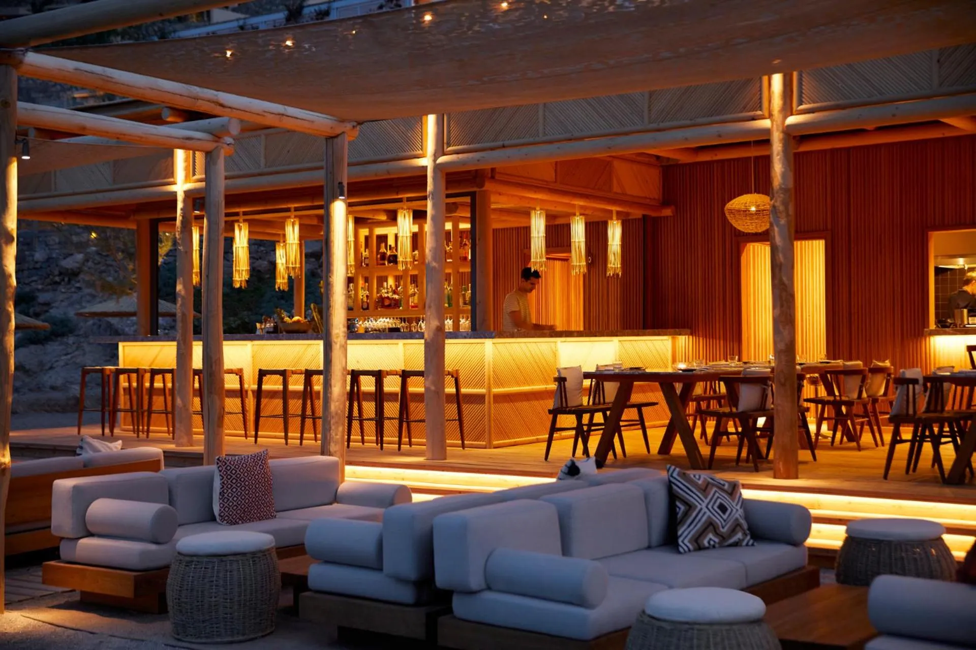 Restaurant/places to eat in Daios Cove