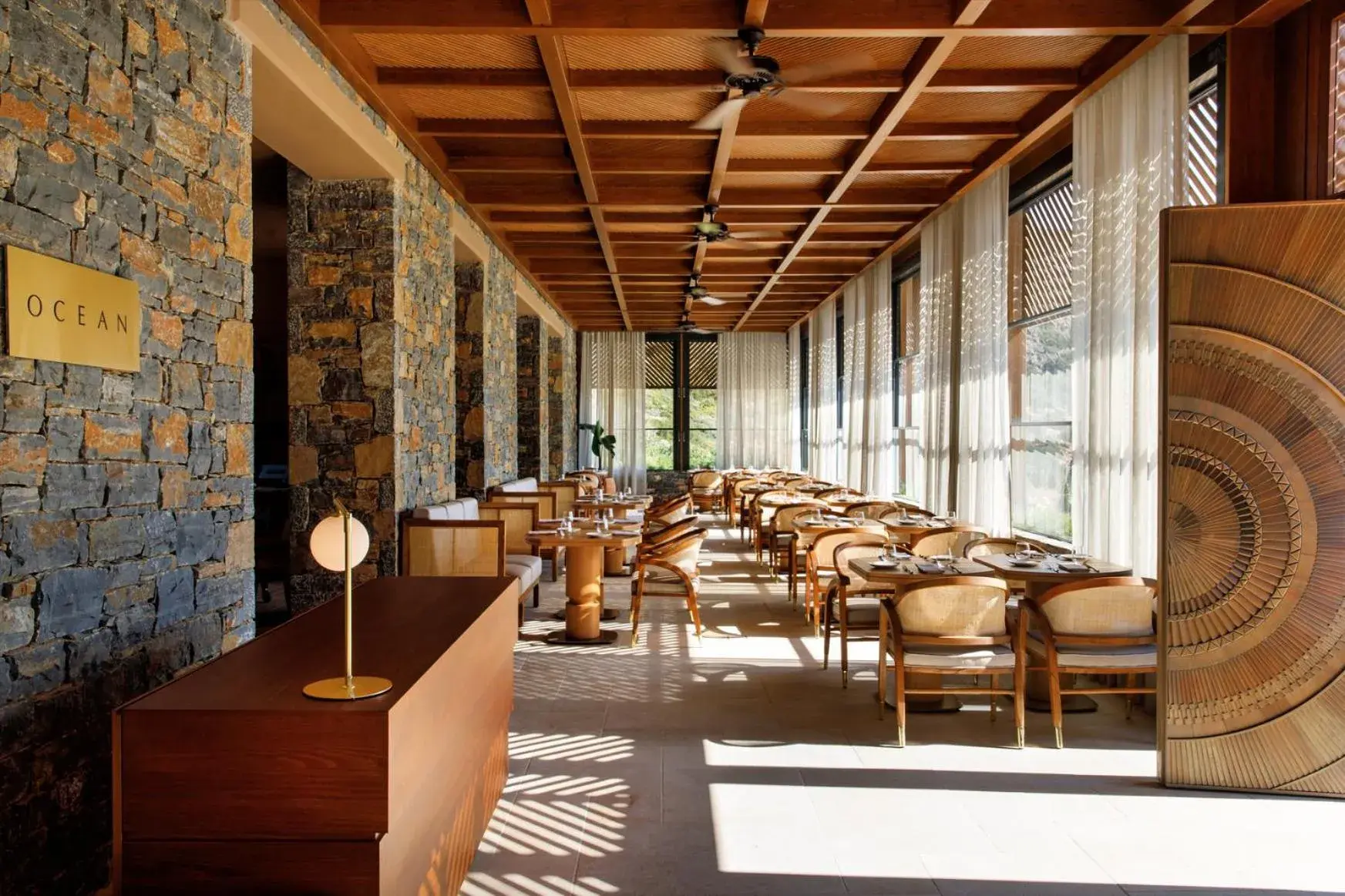 Restaurant/places to eat in Daios Cove Restaurant/places to eat in Daios Cove