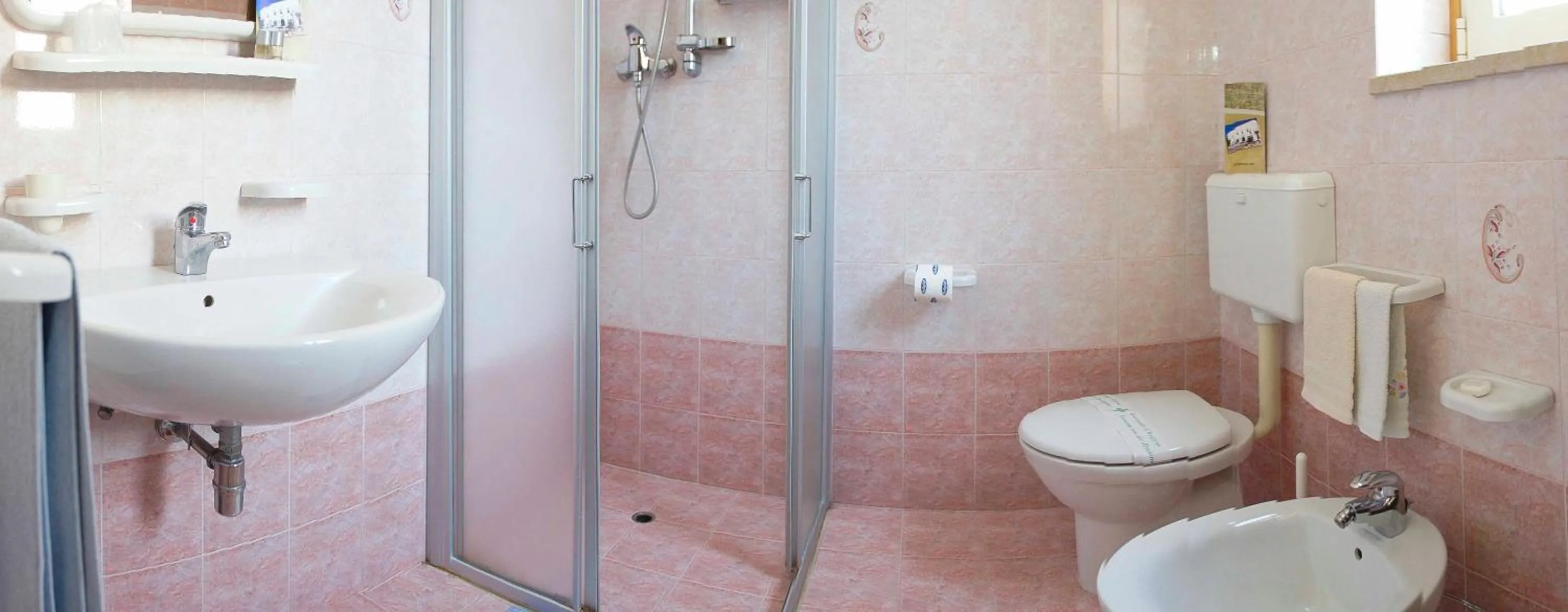 Bathroom in Albergo Vittoria