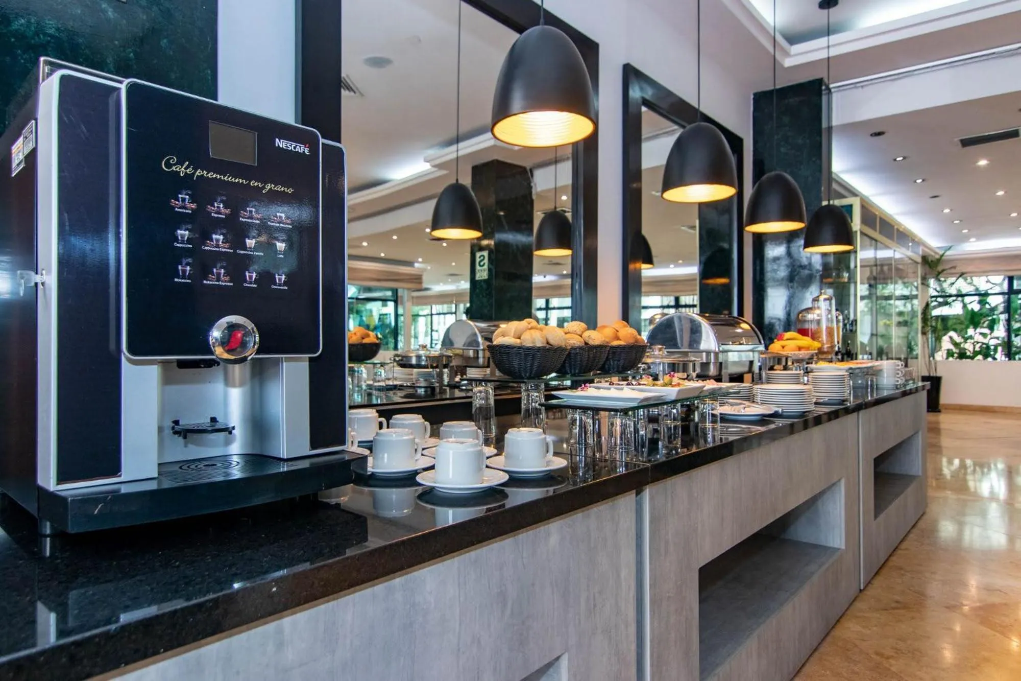 Restaurant/places to eat in Miraflores Colon Hotel