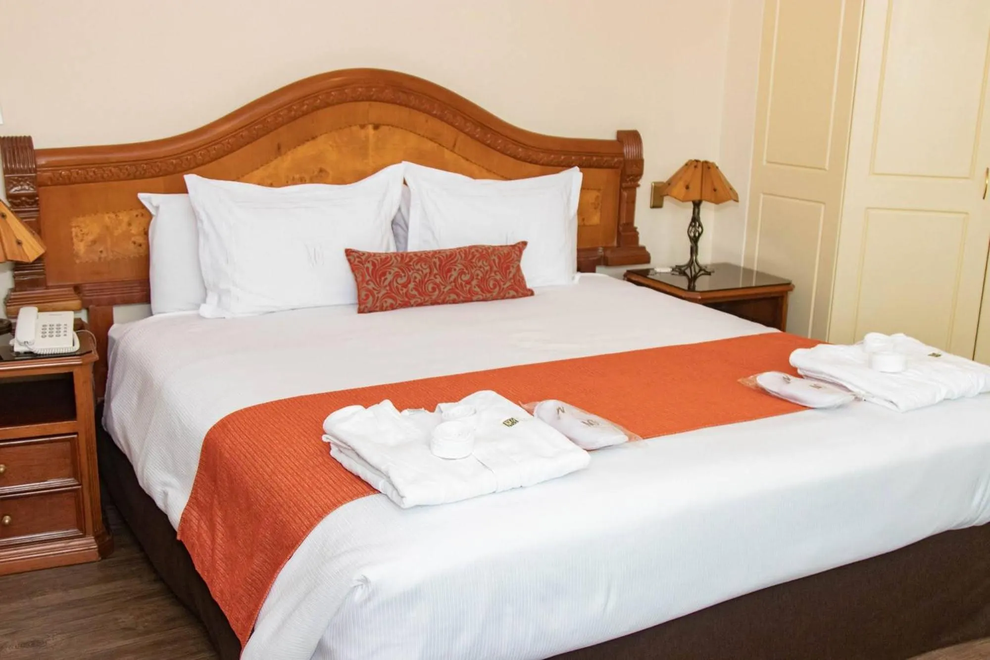 Bed in Miraflores Colon Hotel