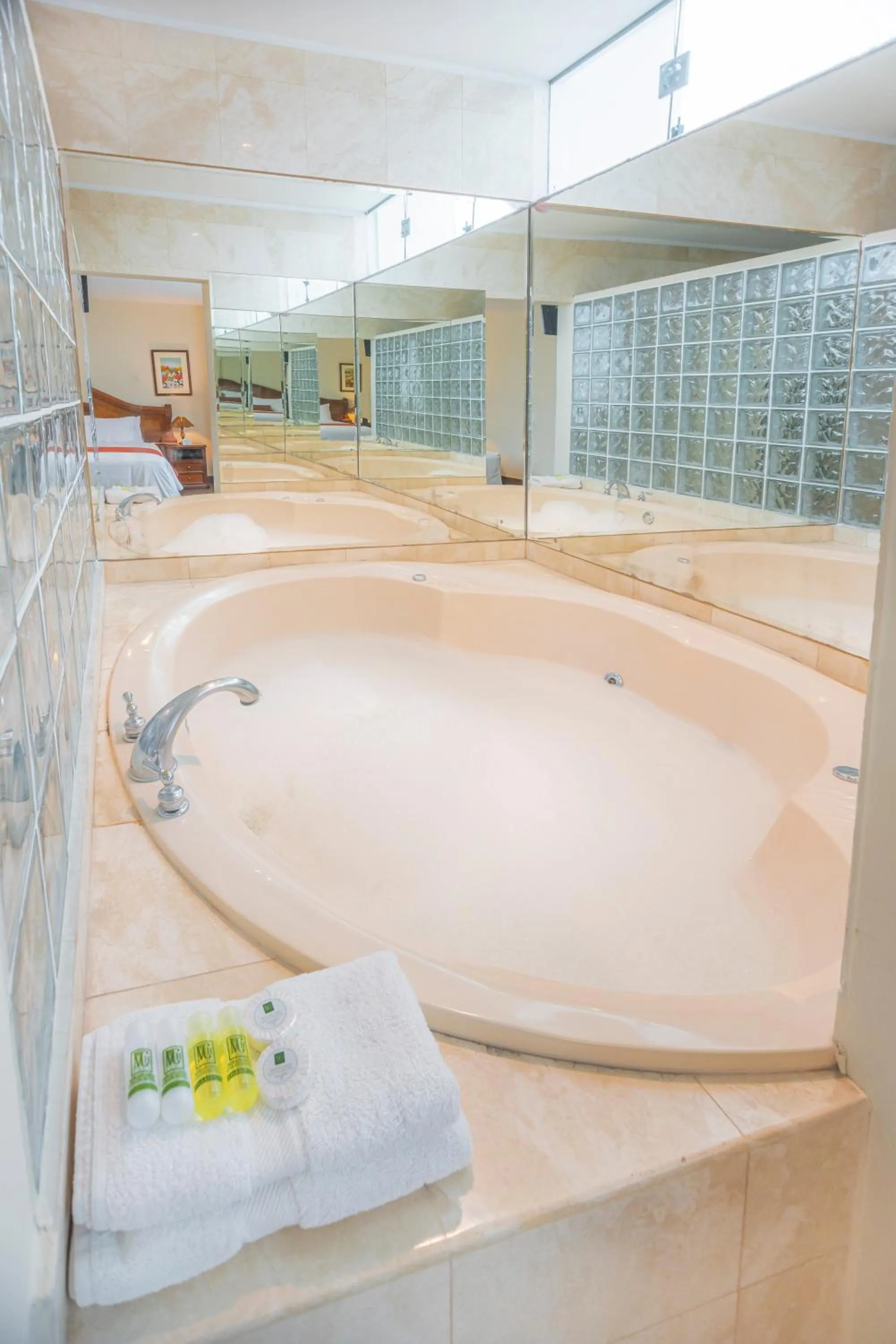 Hot Tub in Miraflores Colon Hotel