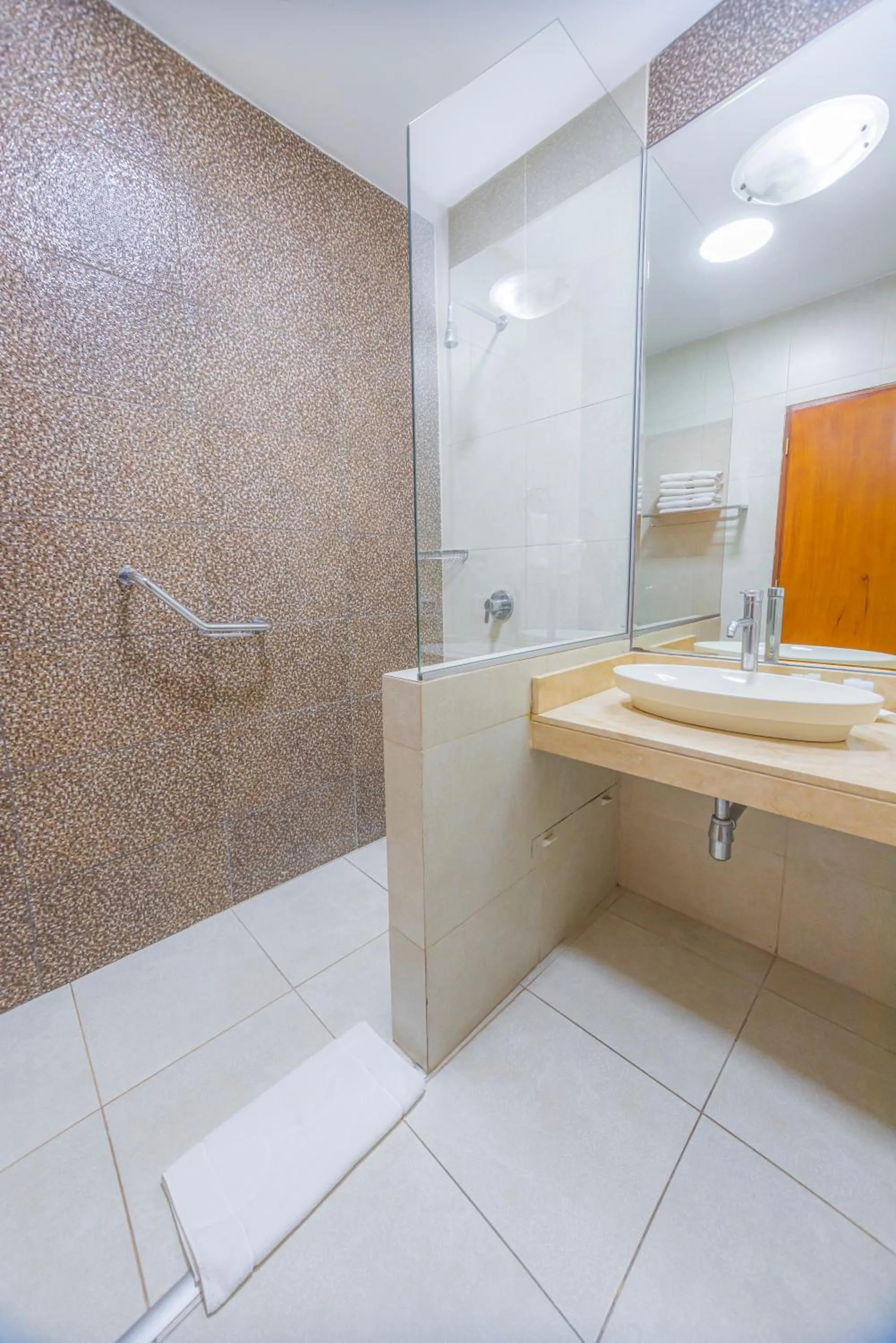 Bathroom in Miraflores Colon Hotel