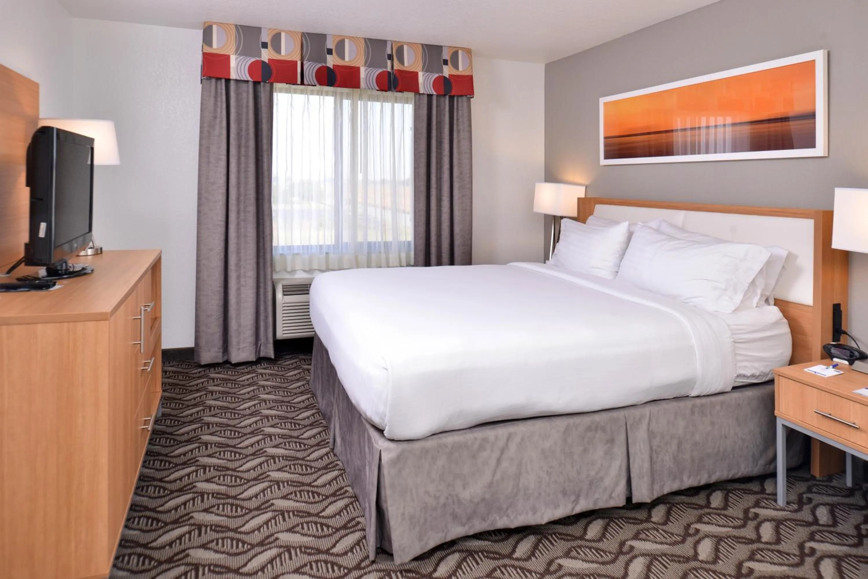 Photo of the whole room, Bed in Holiday Inn Express Hotel & Suites Lonoke I-40 by IHG