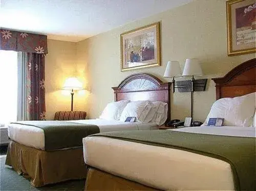 Bed in Holiday Inn Express Hotel & Suites Lonoke I-40 by IHG Bed in Holiday Inn Express Hotel & Suites Lonoke I-40 by IHG