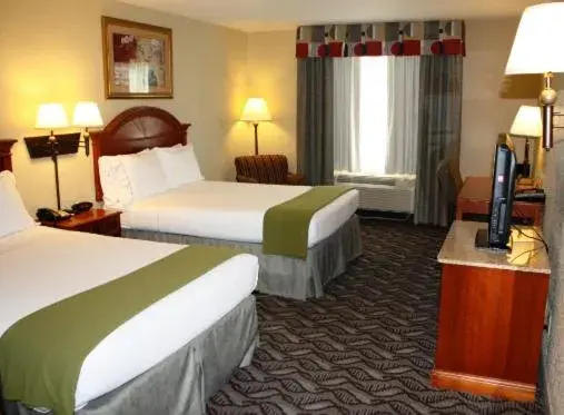 Bed in Holiday Inn Express Hotel & Suites Lonoke I-40 by IHG Bed in Holiday Inn Express Hotel & Suites Lonoke I-40 by IHG
