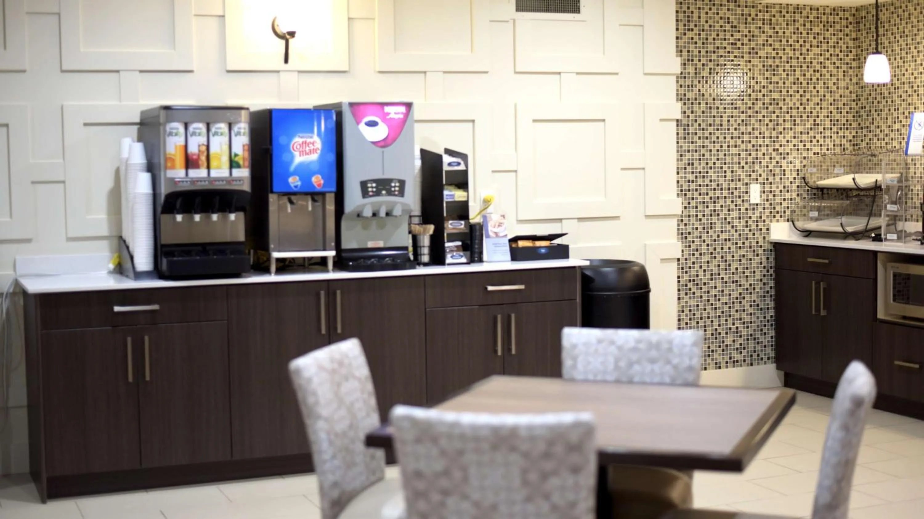 Restaurant/places to eat in Best Western Peace Arch Inn