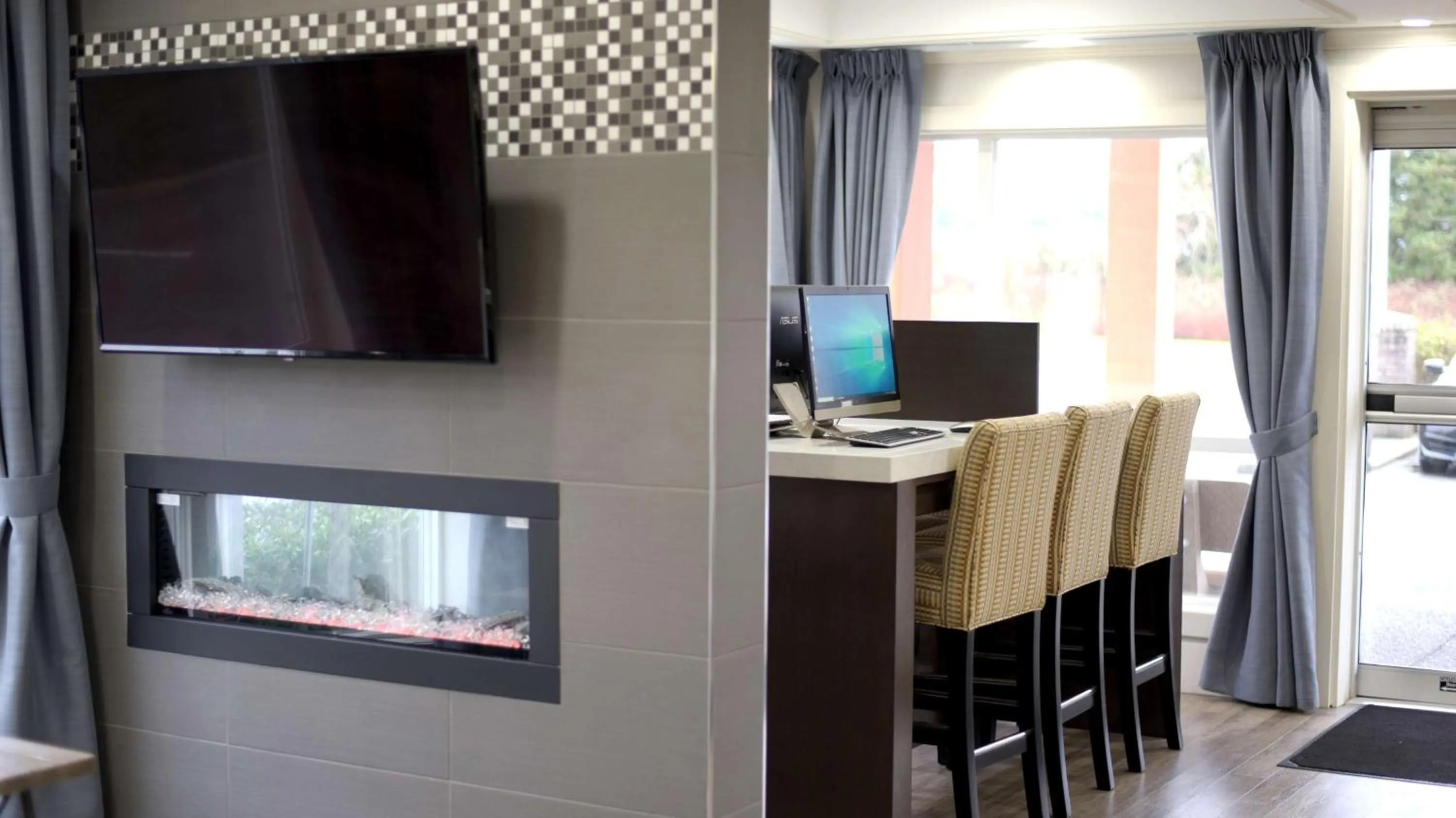 Lobby or reception in Best Western Peace Arch Inn