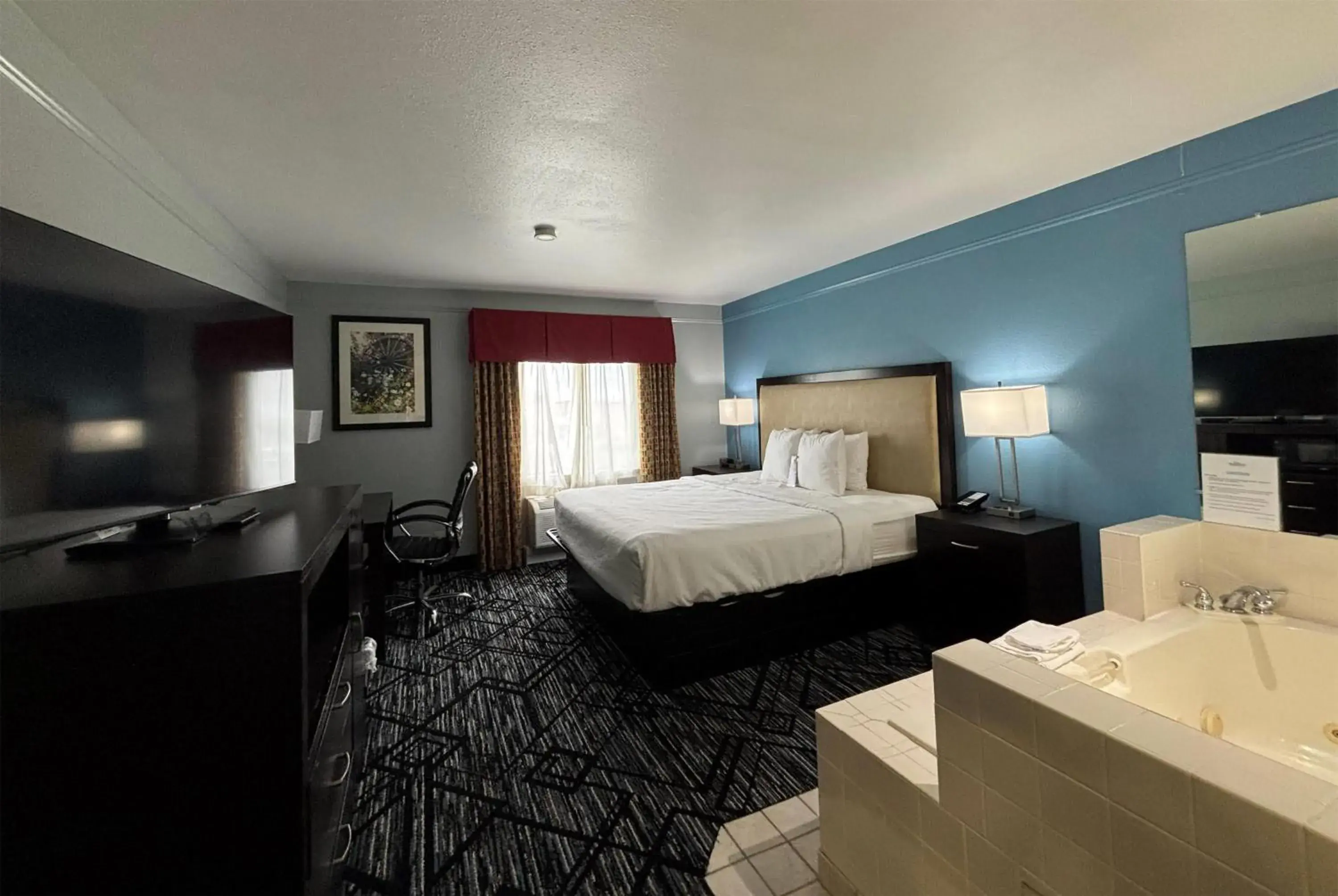 Photo of the whole room, Bed in Baymont by Wyndham Litchfield Photo of the whole room, Bed in Baymont by Wyndham Litchfield