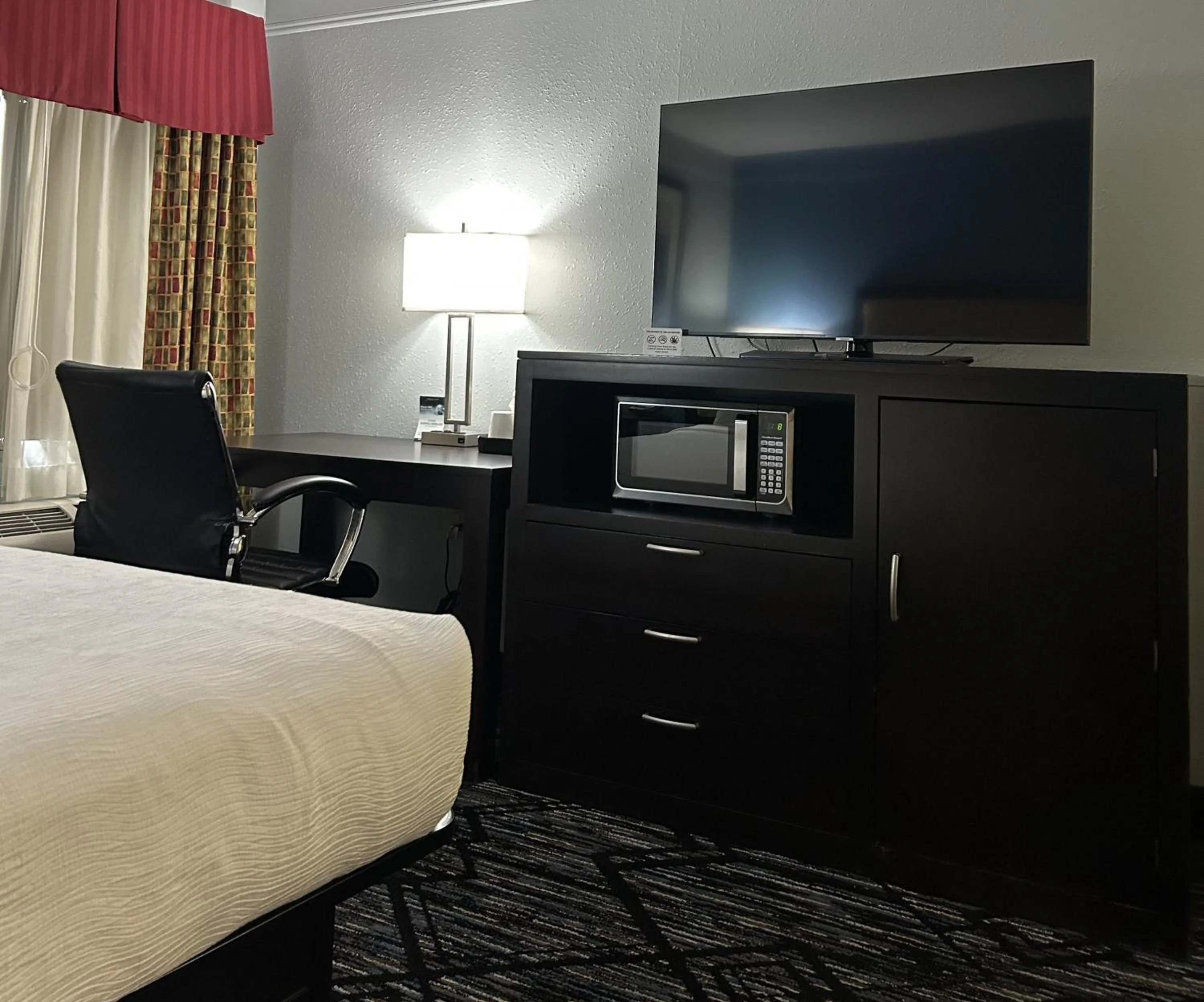 TV and multimedia, Bed in Baymont by Wyndham Litchfield