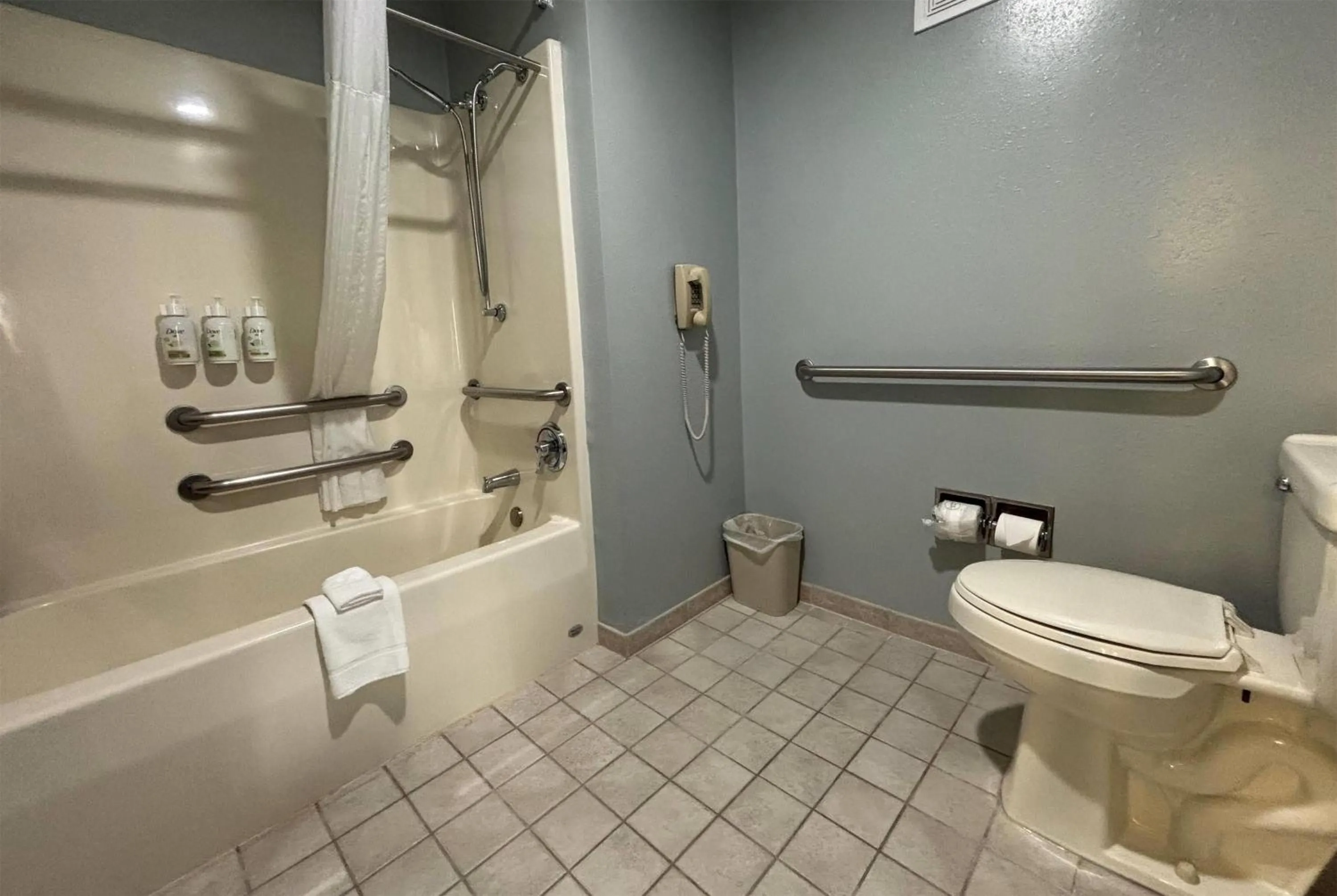 Bathroom in Baymont by Wyndham Litchfield