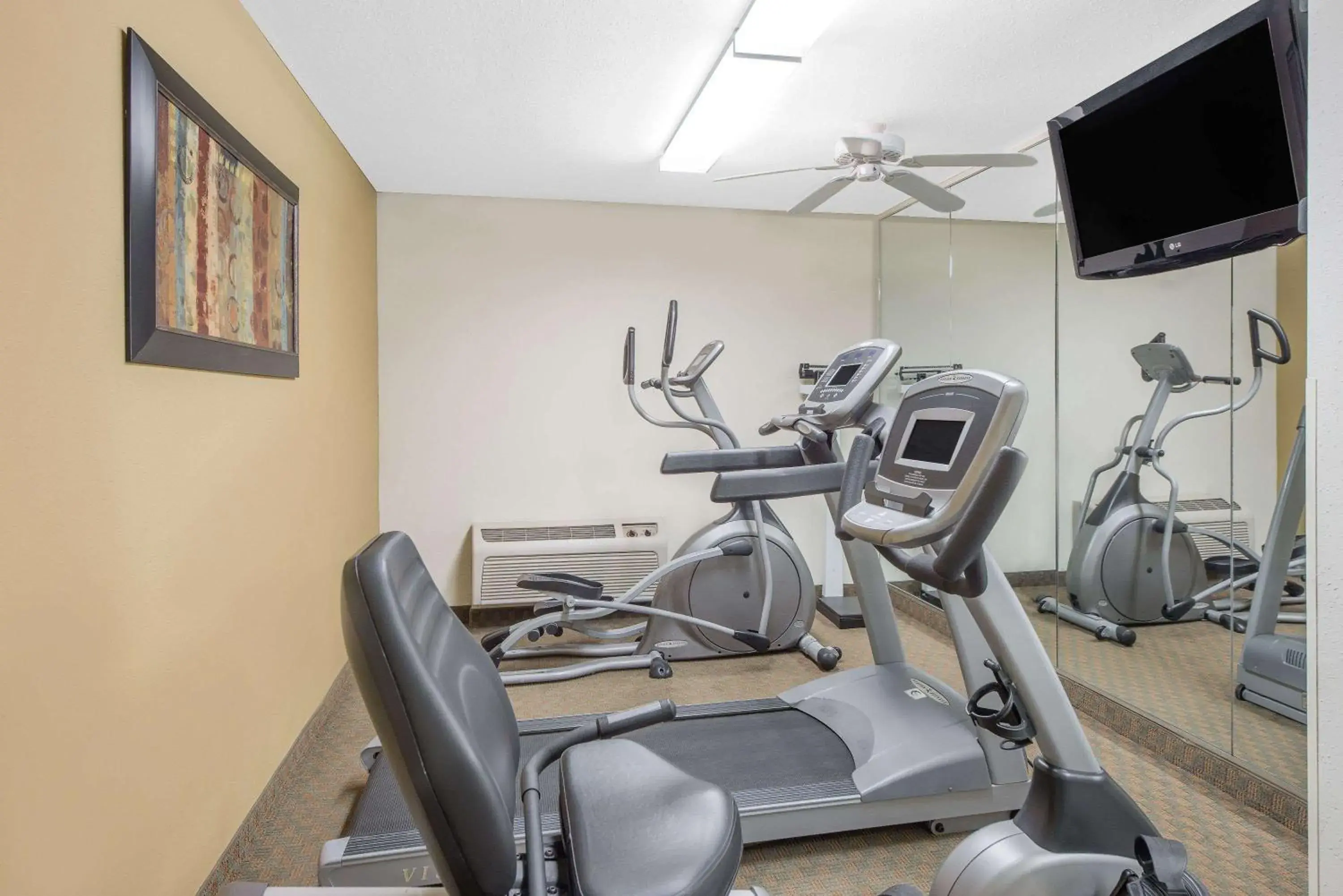 Fitness centre/facilities in Baymont by Wyndham Litchfield Fitness centre/facilities in Baymont by Wyndham Litchfield