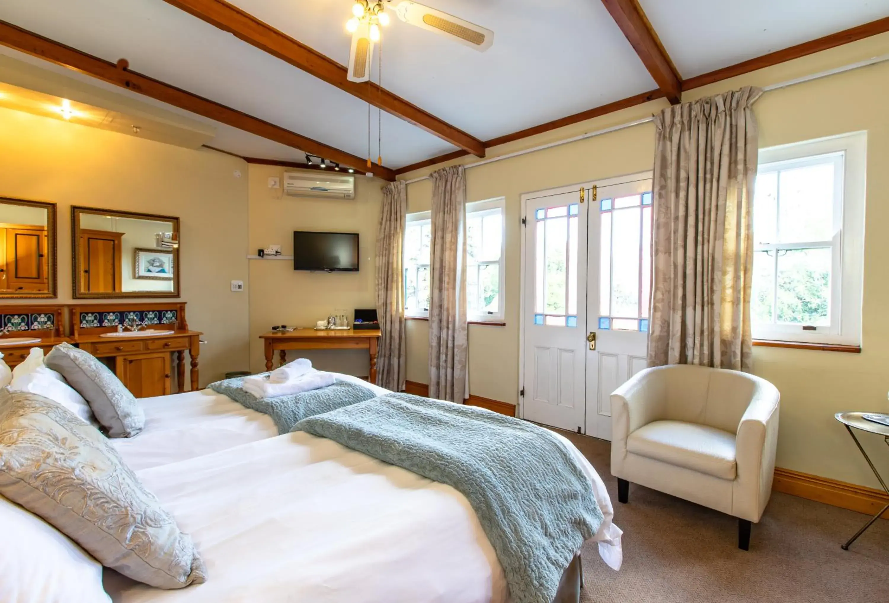 Bed in Evergreen Manor and Spa Bed in Evergreen Manor and Spa