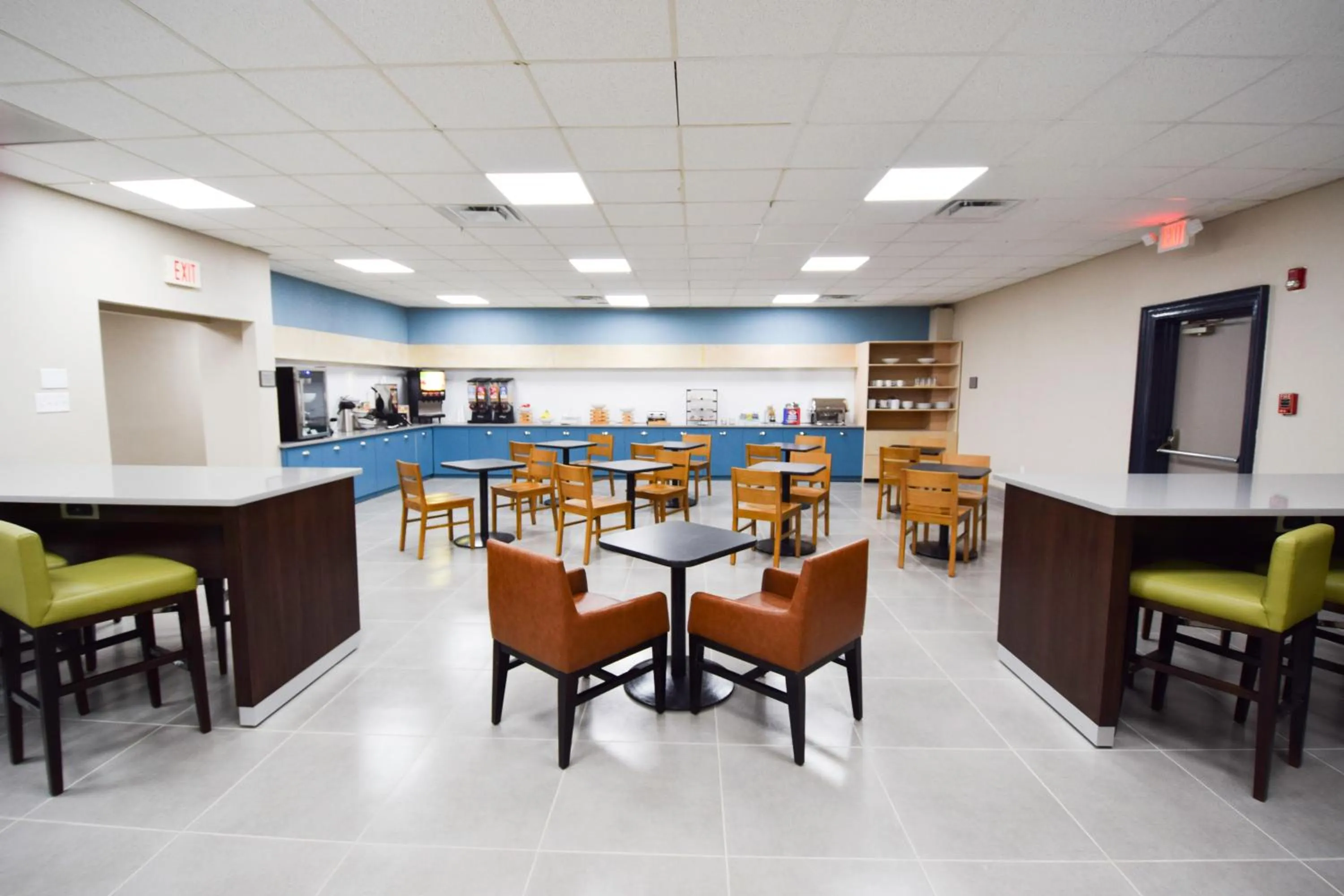 Buffet breakfast in Country Inn & Suites by Radisson, North Little Rock, AR