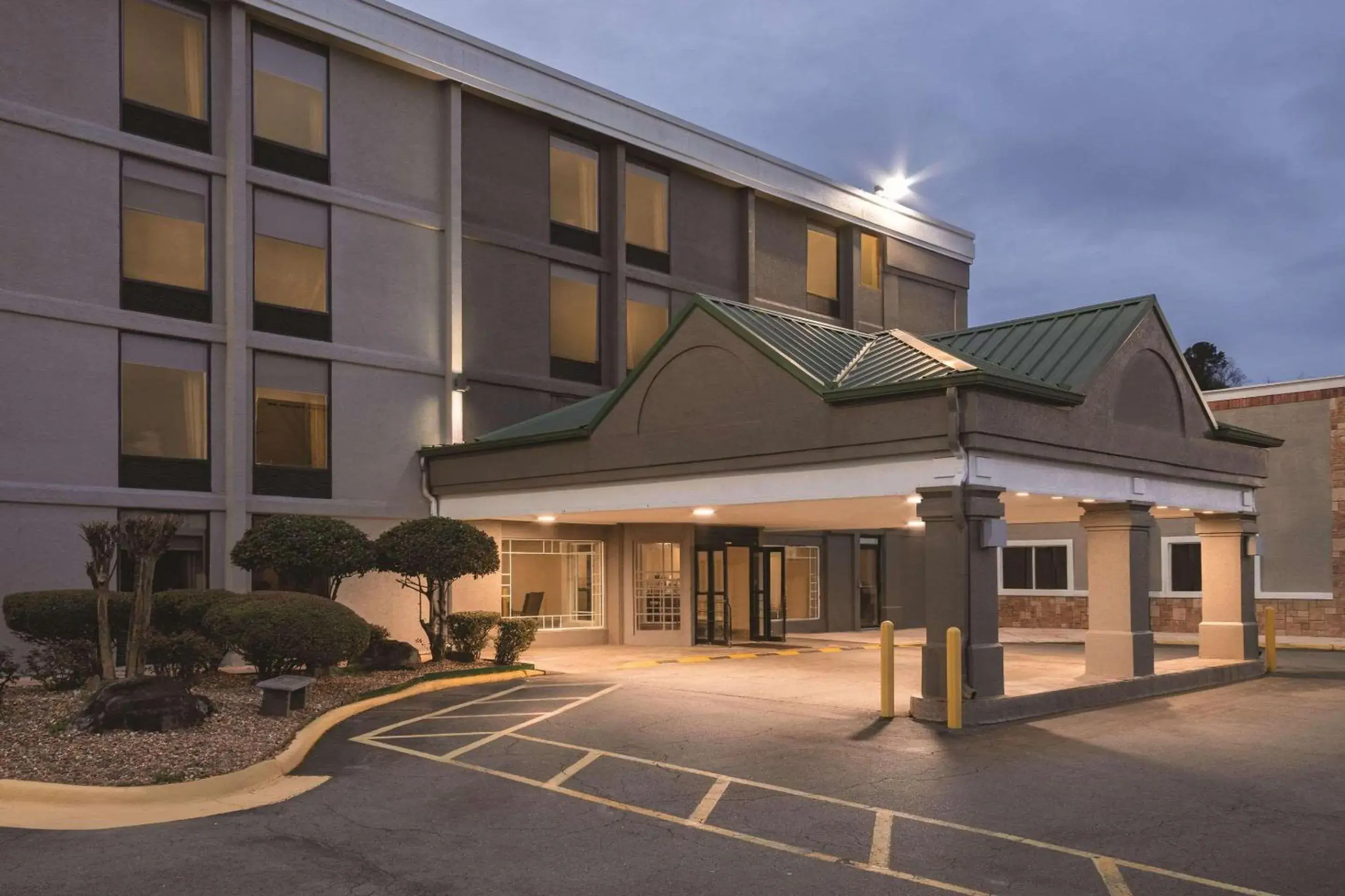 Property Building in Country Inn & Suites By Radisson North Little Rock