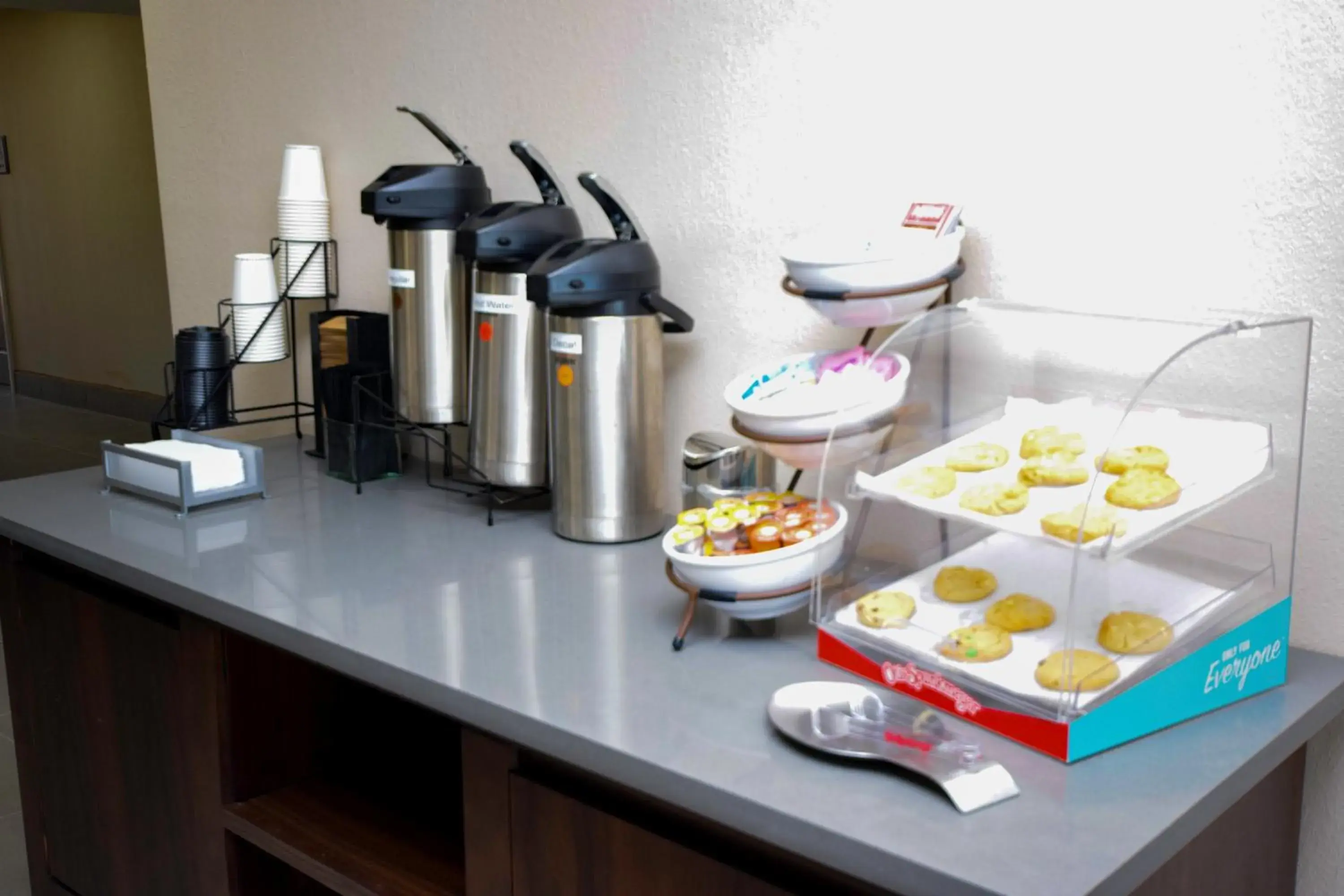 Coffee/tea facilities in Country Inn & Suites By Radisson North Little Rock